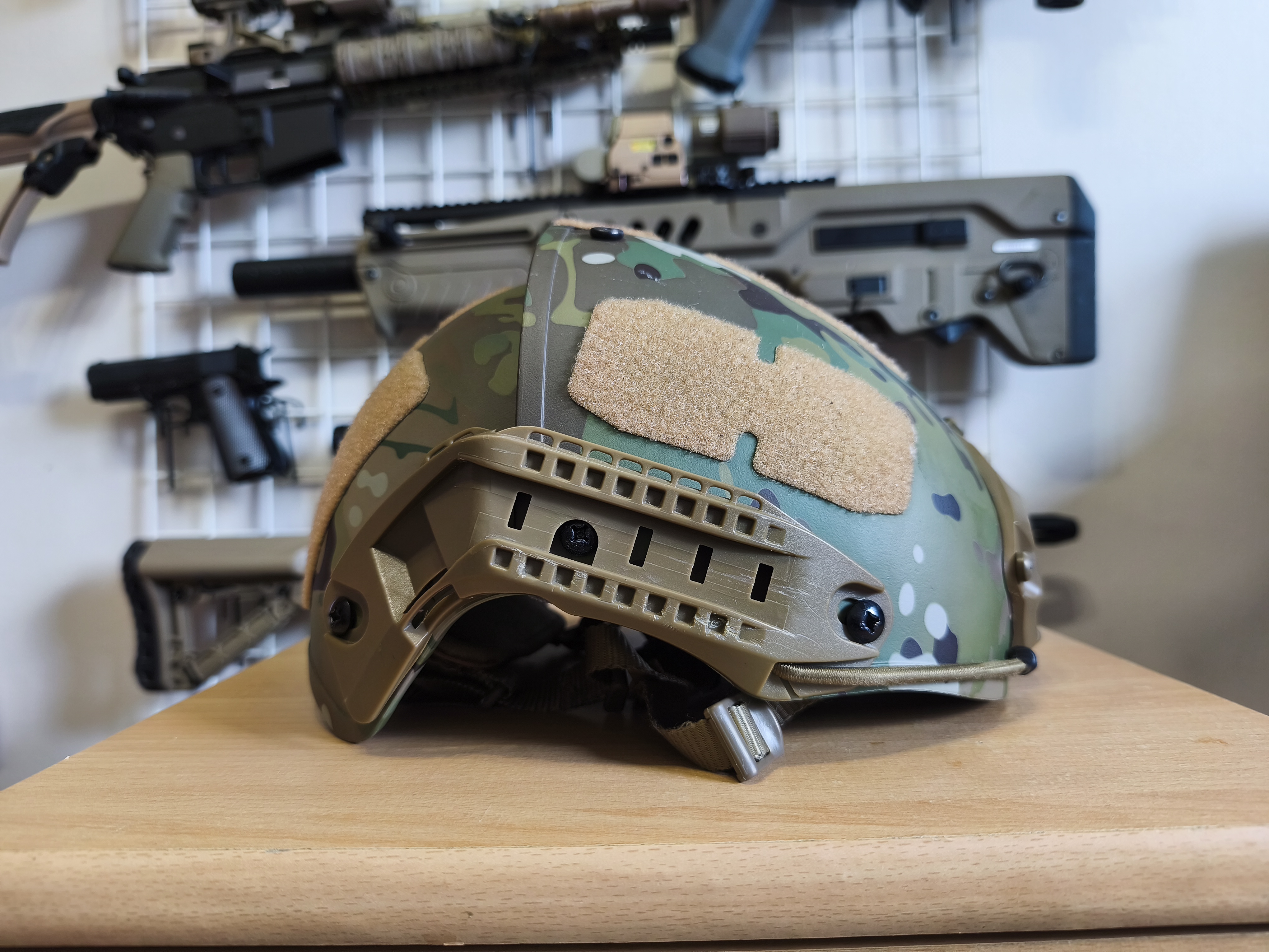 Replika hełmu CryePrecision AirFrame produkcji Ultimate Tactical w Multicam