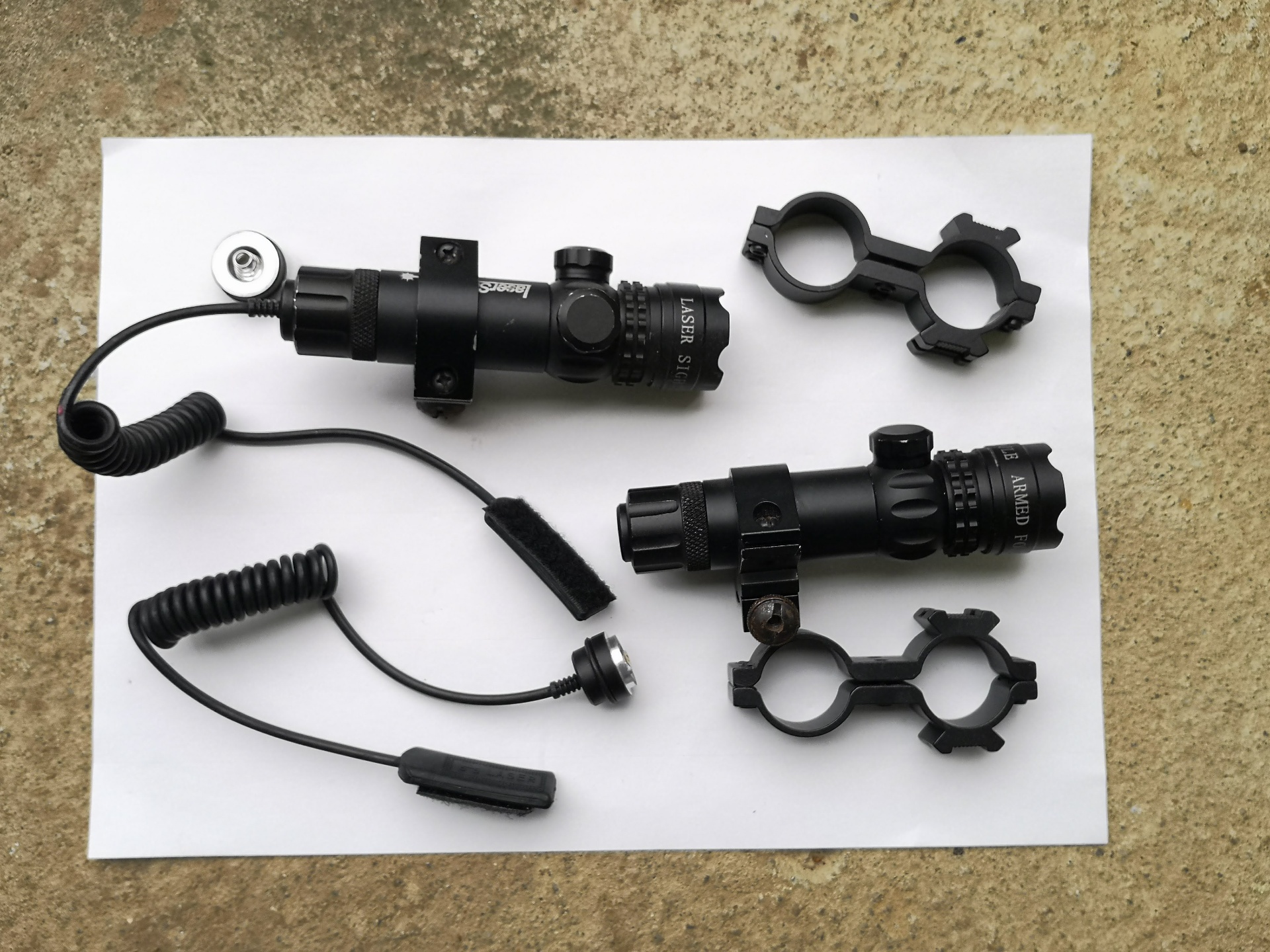 Czerwony laser z montażem na szyne 22mm, włącznik żelowy