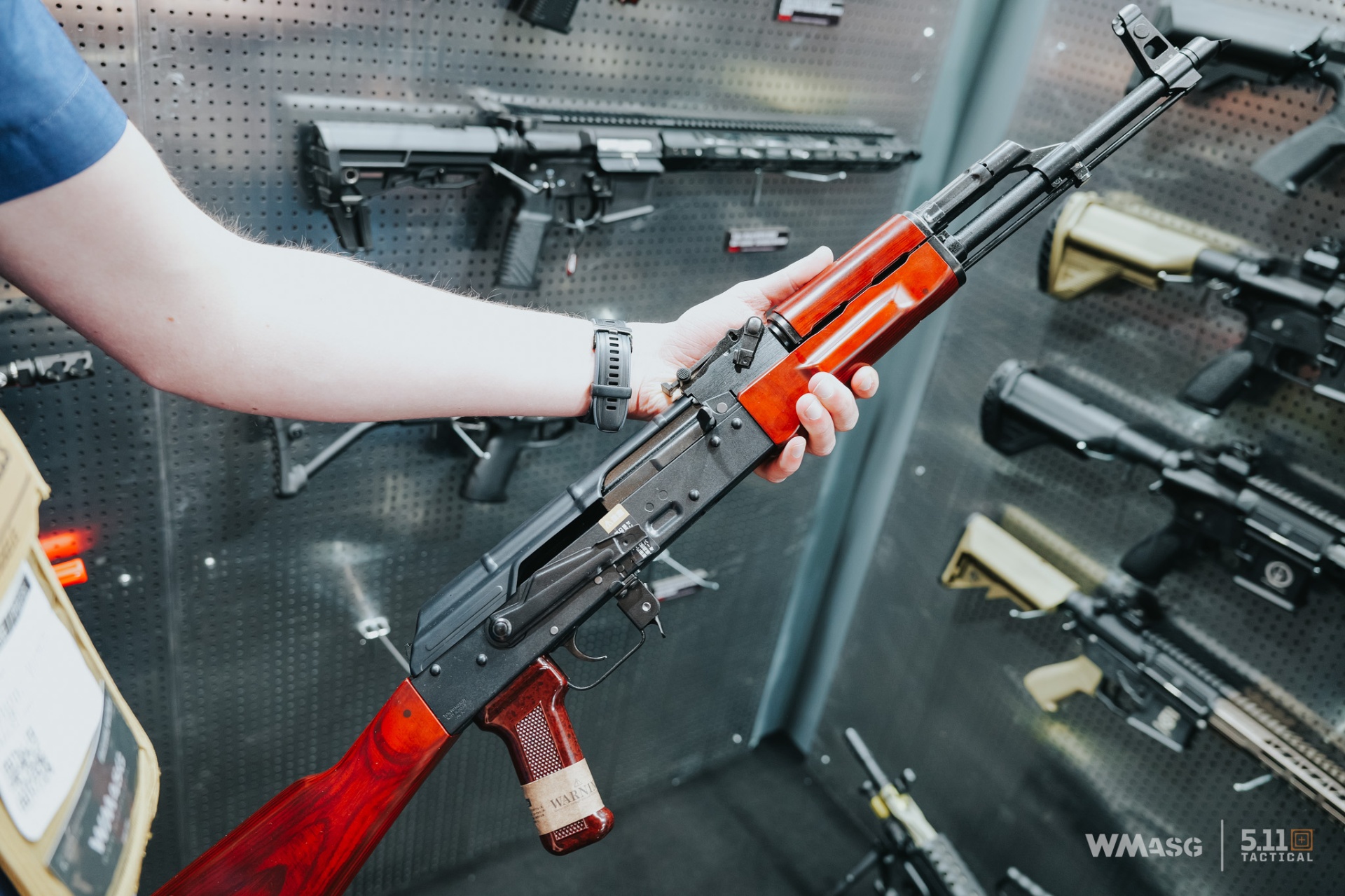 Red Wolf Airsoft z licencjonowanymi produktami własnej produkcji.