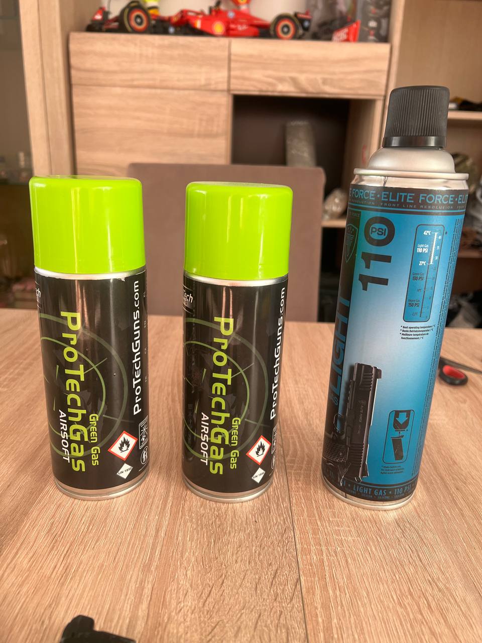 ASG Novritsch SSP18 Green Gas / CO2 + 4 magazynki + gaz + smycz