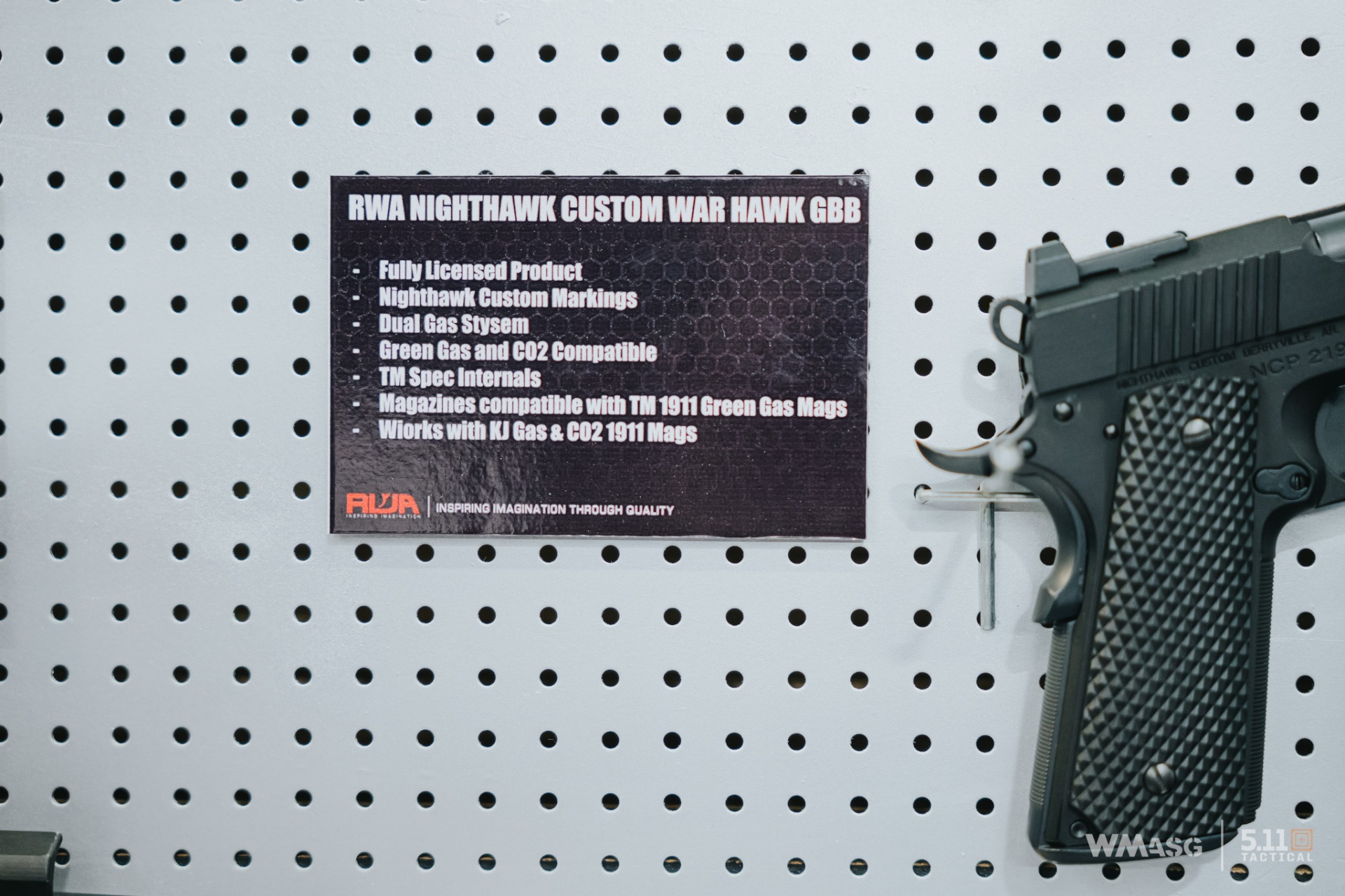 Red Wolf Airsoft z licencjonowanymi produktami własnej produkcji.