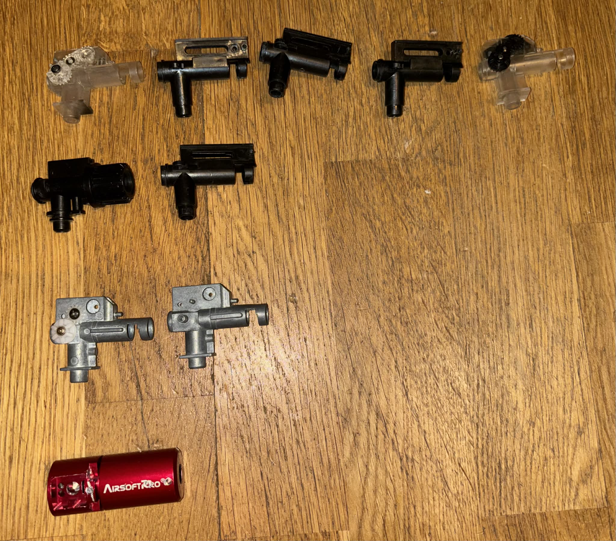 Części wewnętrzne po replikach Asg (Cena za wszystko ze zdjęć)