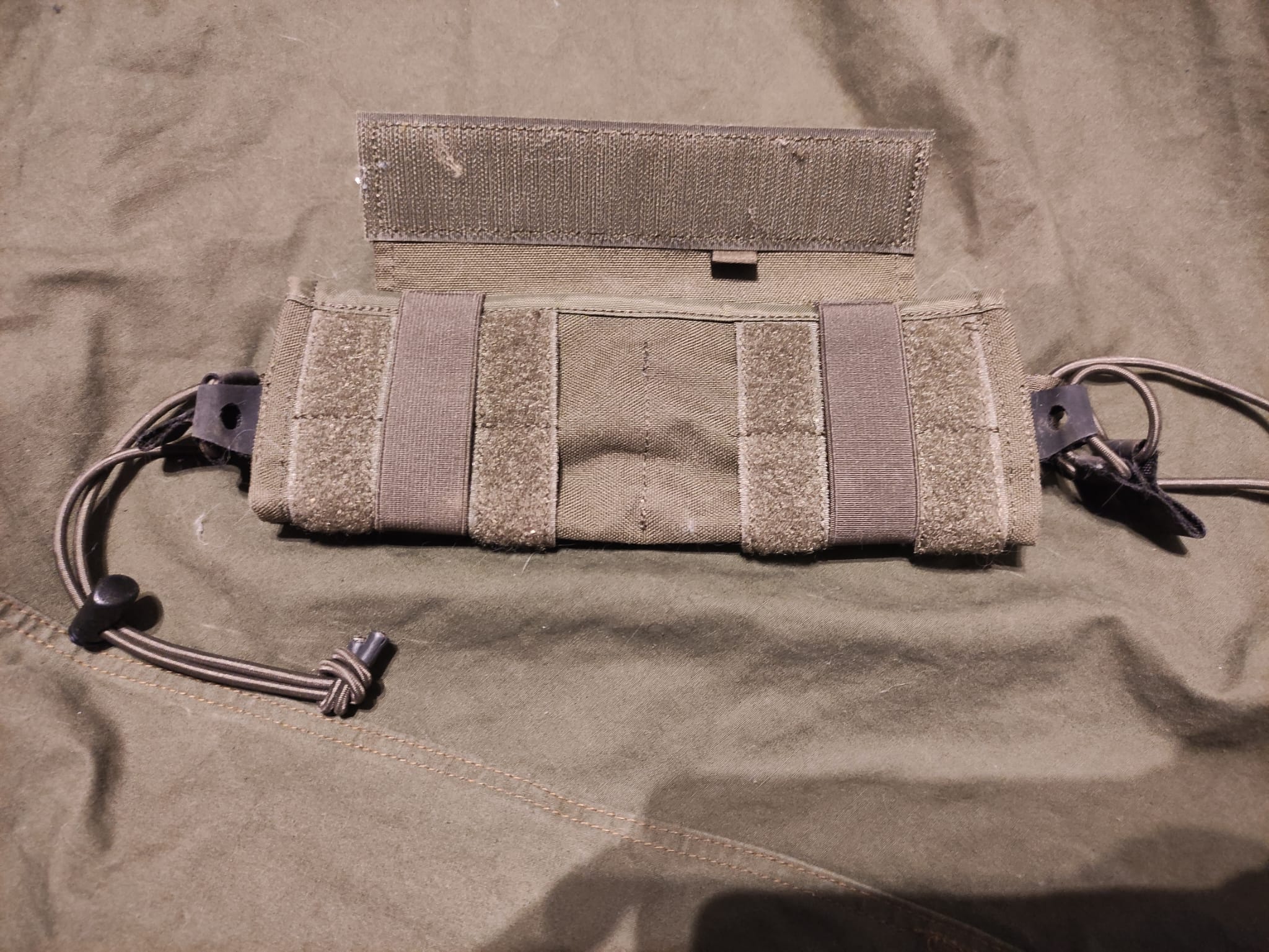 (S) Przednia ładownica dangler na dwa magi AR15 Tasmanian Tiger