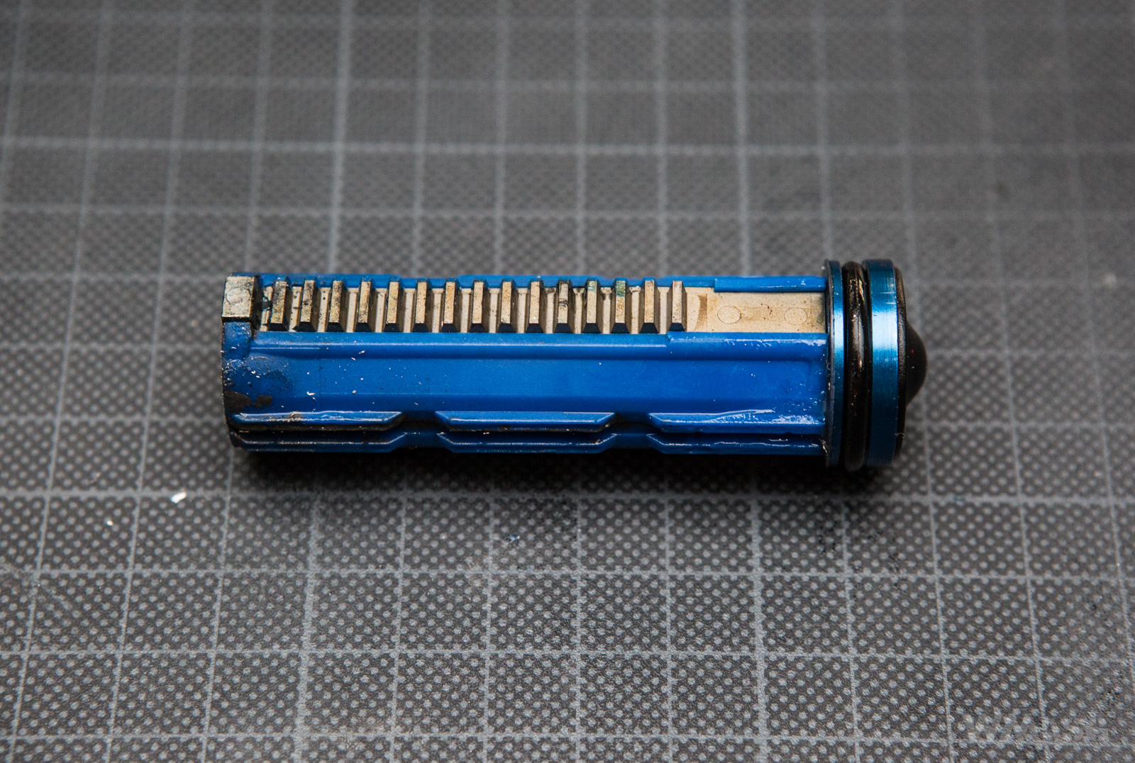 Cyma CM.097B - wewnątrz