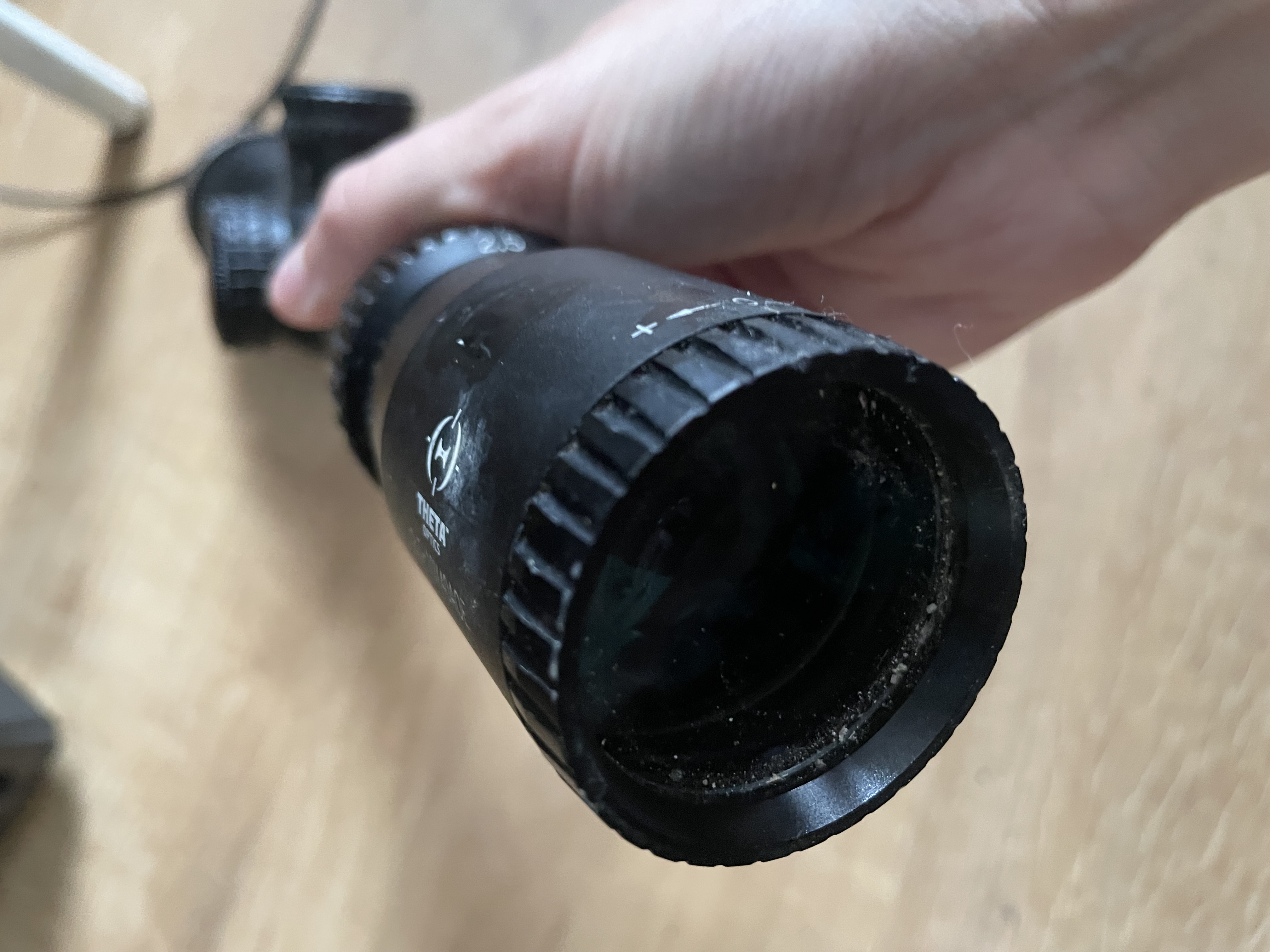 Luneta Theta Optics 2.5-10x40AOE - Podświetlana / AO / Bez montażu