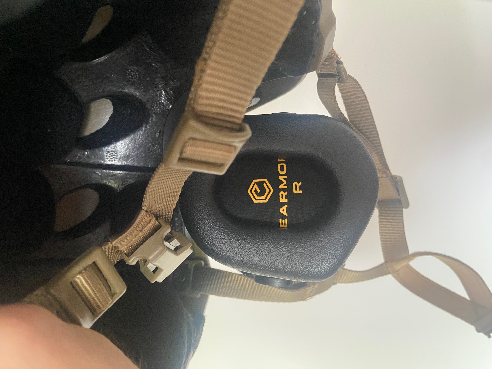 Hełm ASG GFC Tactical X-Shield - Arid MC Camo + dodatki