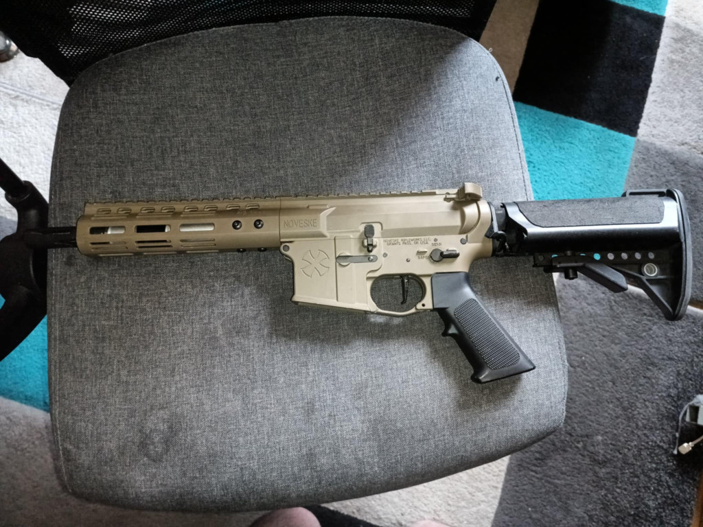 Replika karabinka Noveske 7.5" Gen III [EMG]