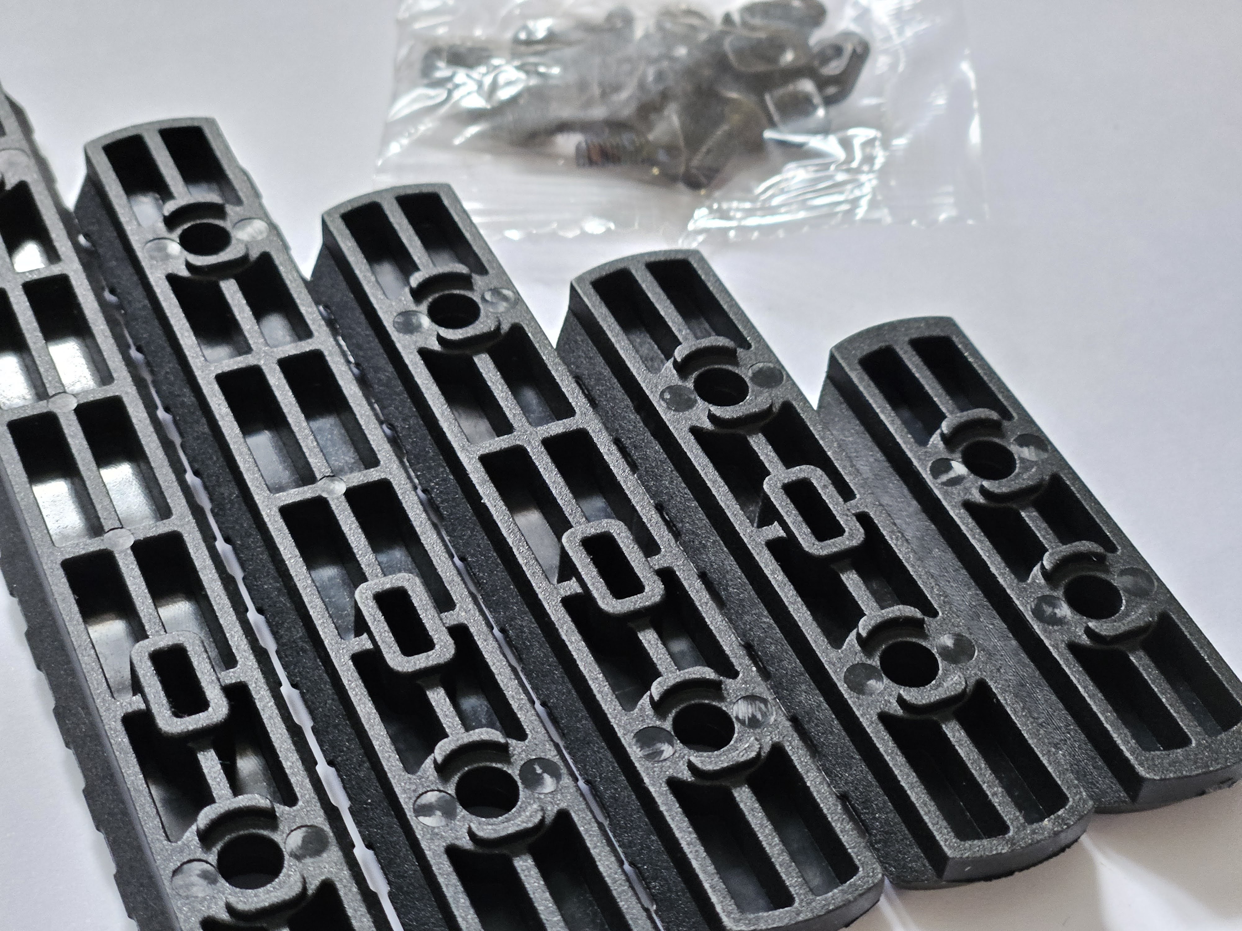 Zestaw 5 szyn RIS 22mm montowane na Mlock