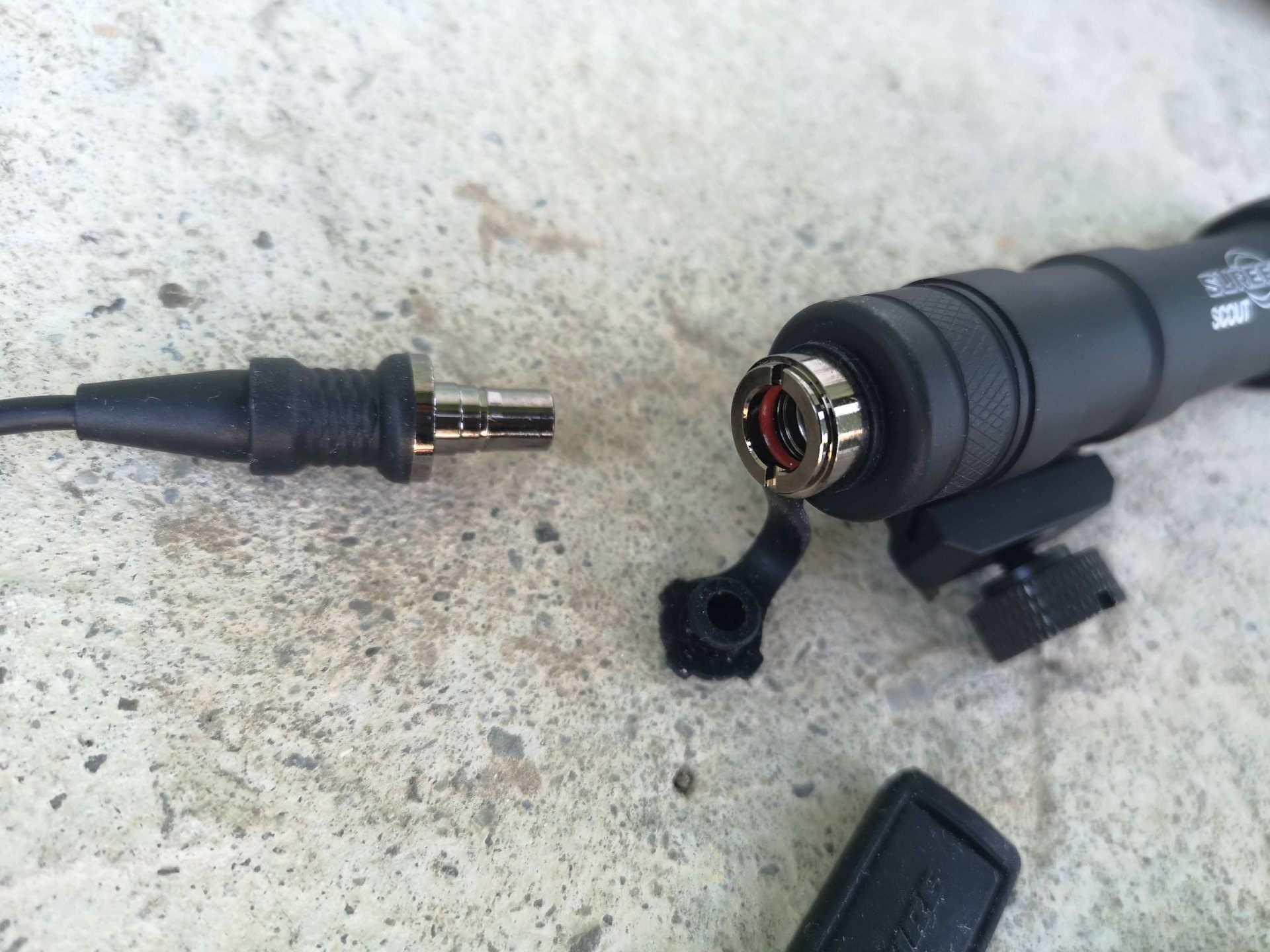 Latarka kopia SureFire M600 stan BDB