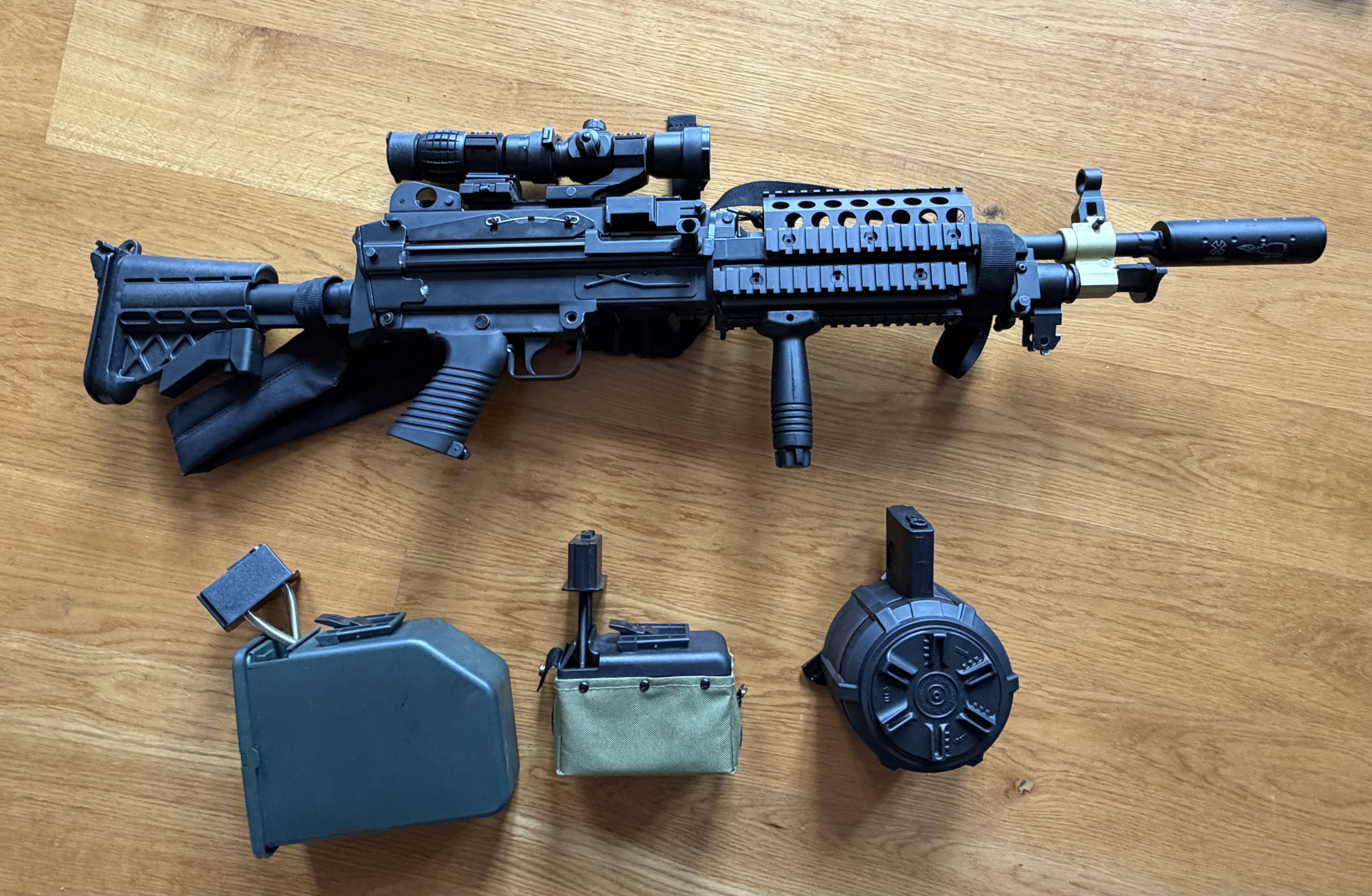 SA-46 MK46 EDGE z mosfetem + magazynki + kolimator + magnifier