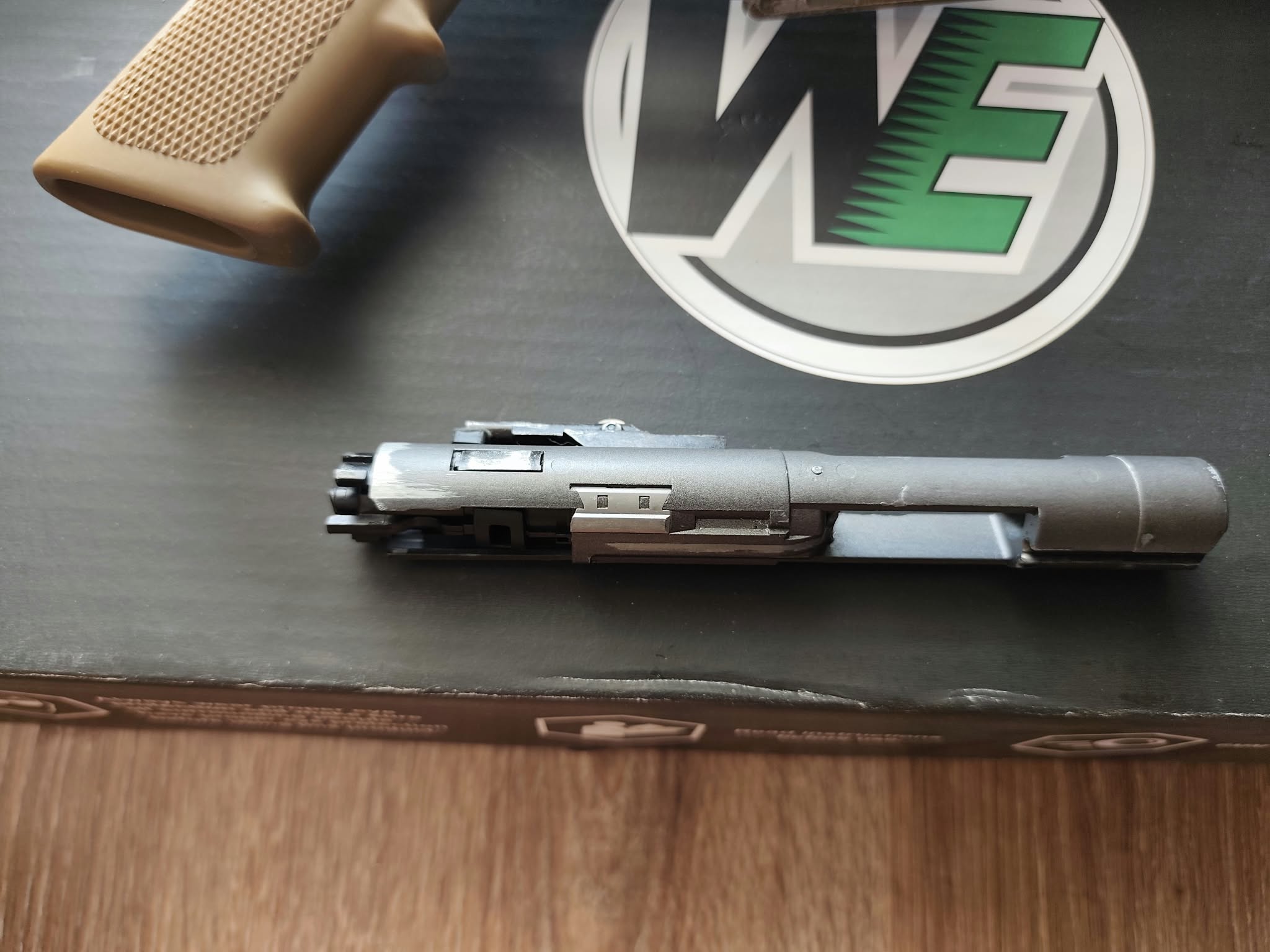WE M4A1 RIS gbbr + 4 magazynki