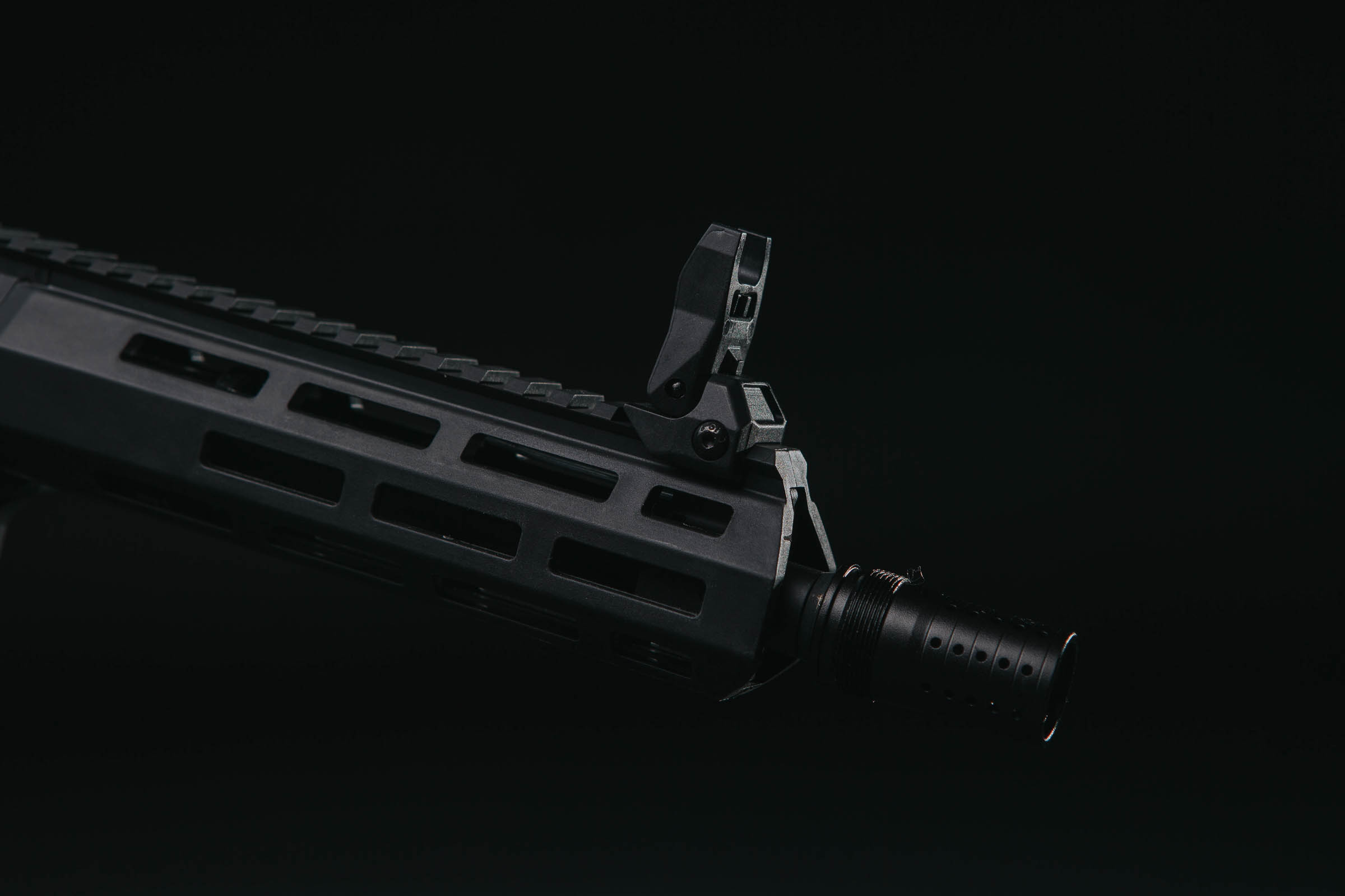 Double Eagle M904G Honey Badger z zewnątrz