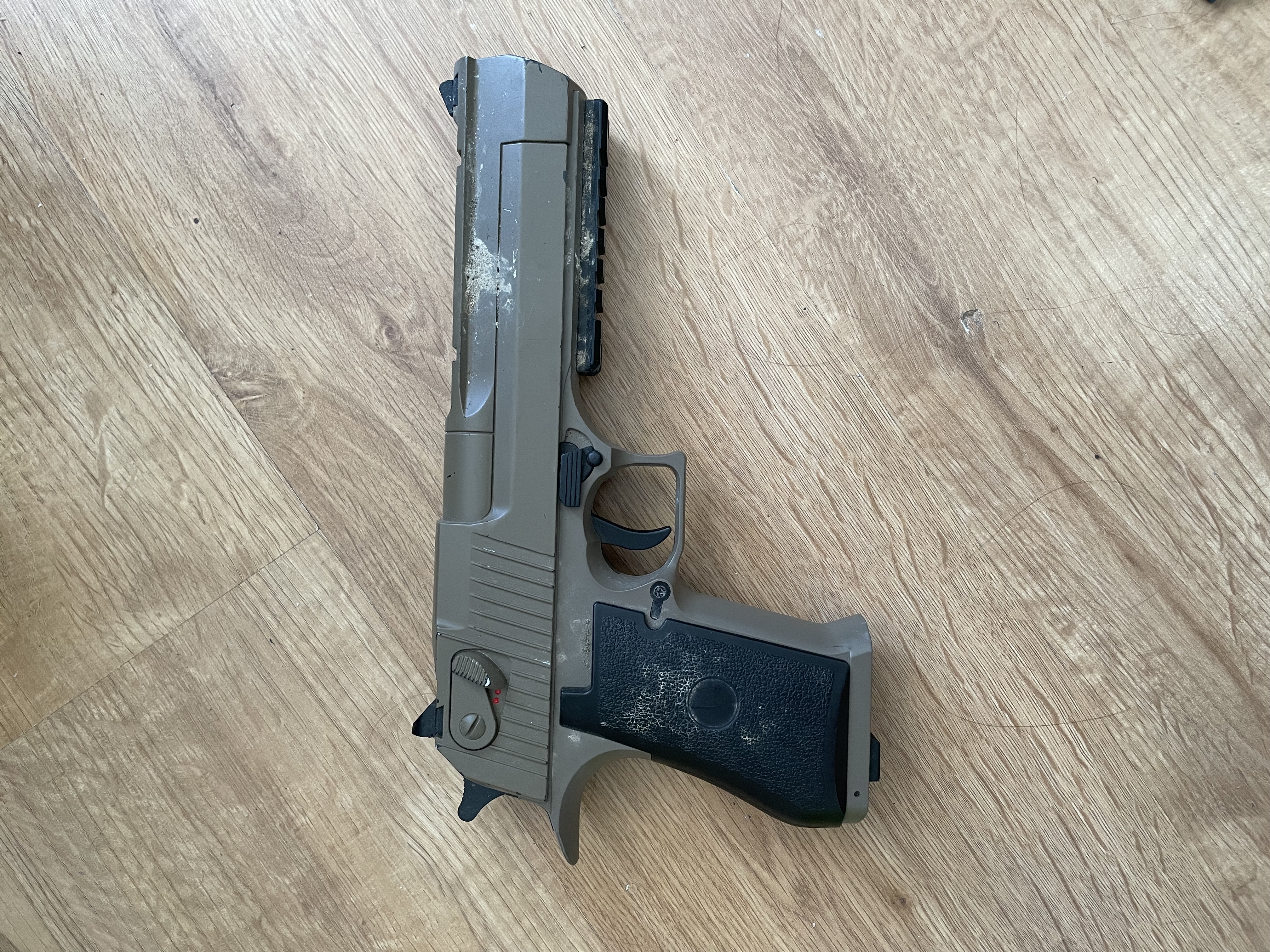 Replika AEP Desert Eagle (Cyma CM.121 / chinczyk) - Tan / DE - Korpus w stanie nieznanym