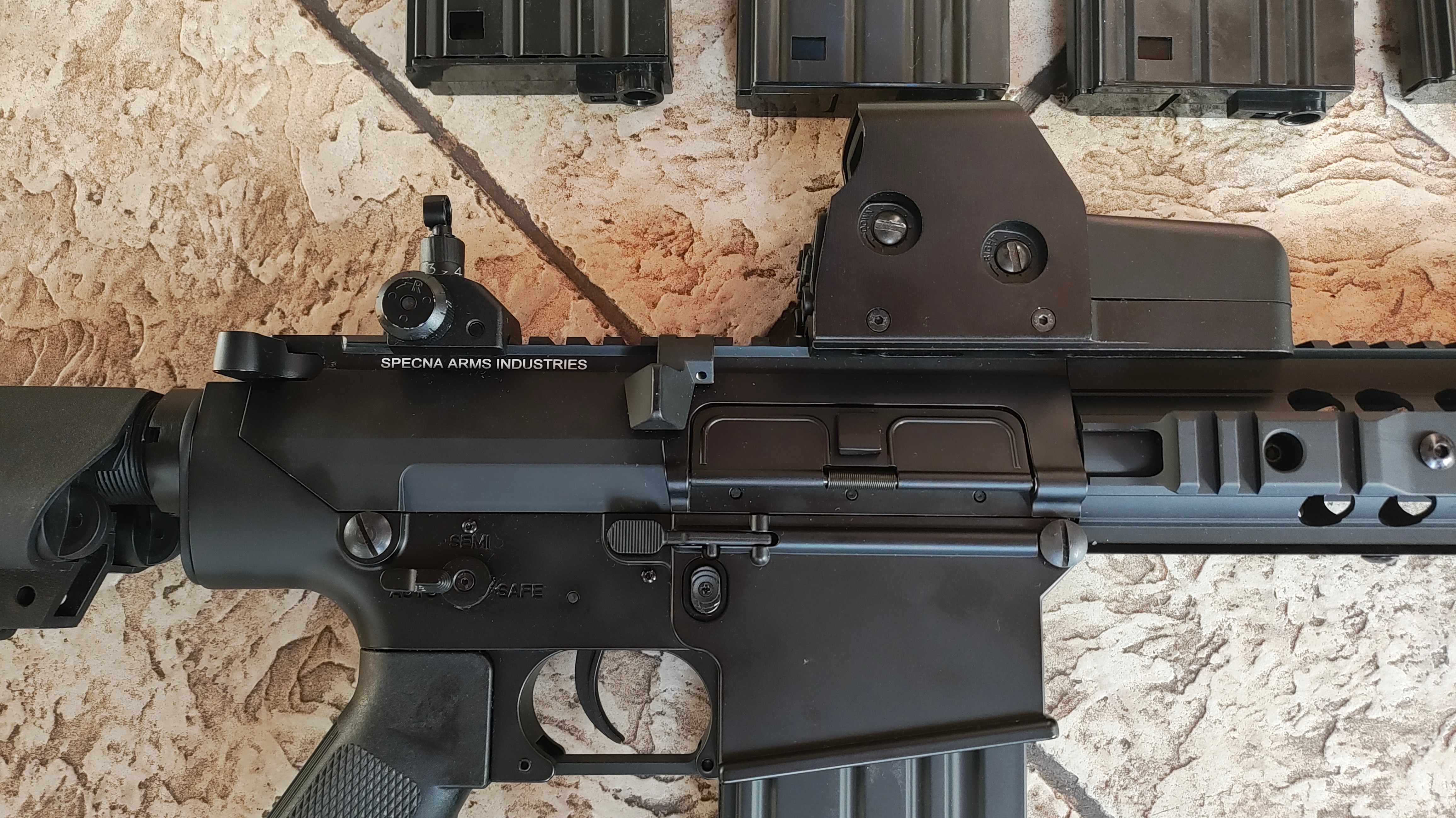 Specna Arms SA‑E36 Edge Kestrel ETU (AEG) + 5 magazynków, Li‑Po 11,1V, kolimator