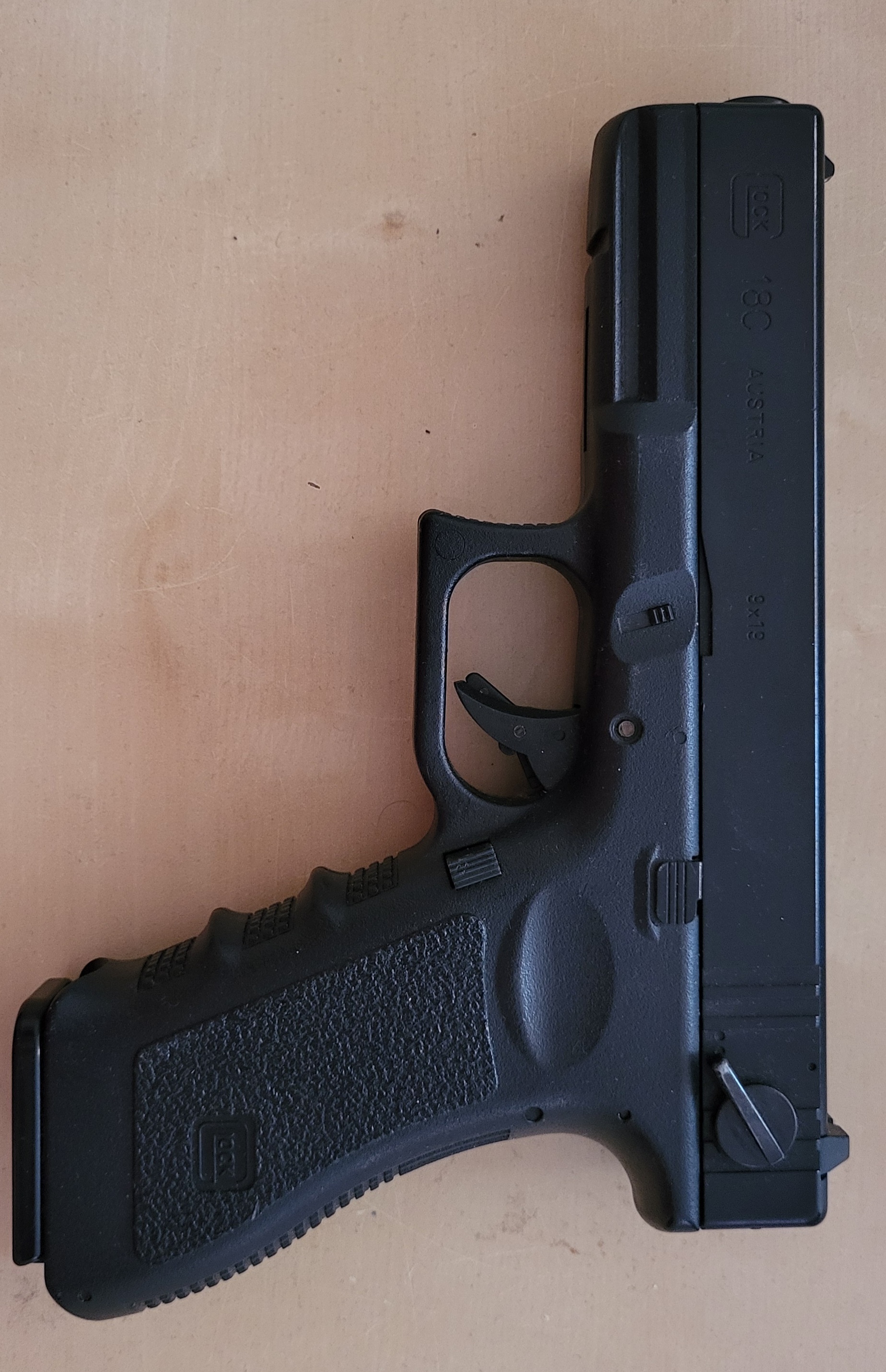 Glock 18C Tokyo Marui AEP – bdb stan + hi-cap + bateria