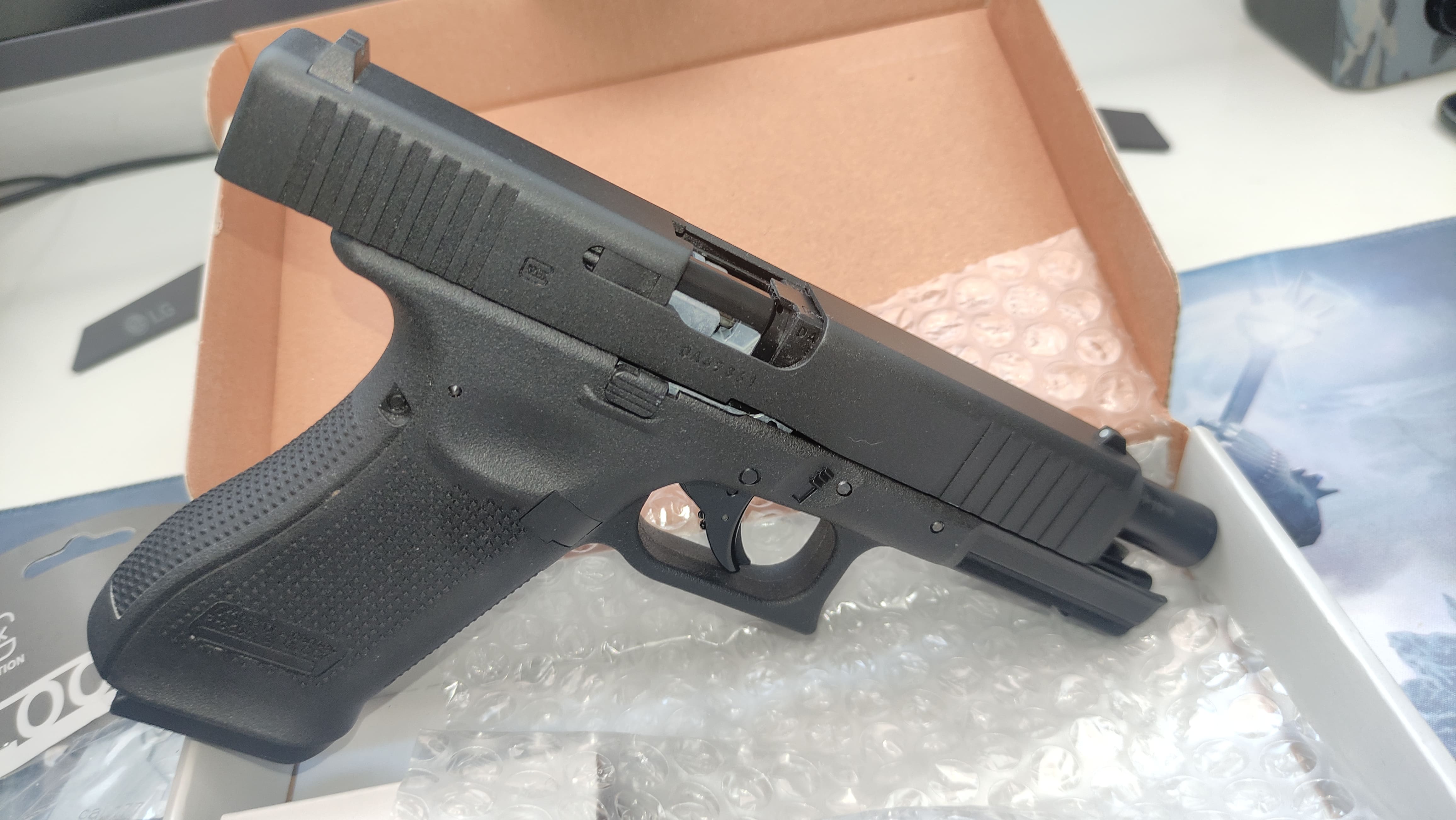 Wiatrówka Glock 17 Gen 5 Umarex + 2 Magazynki!