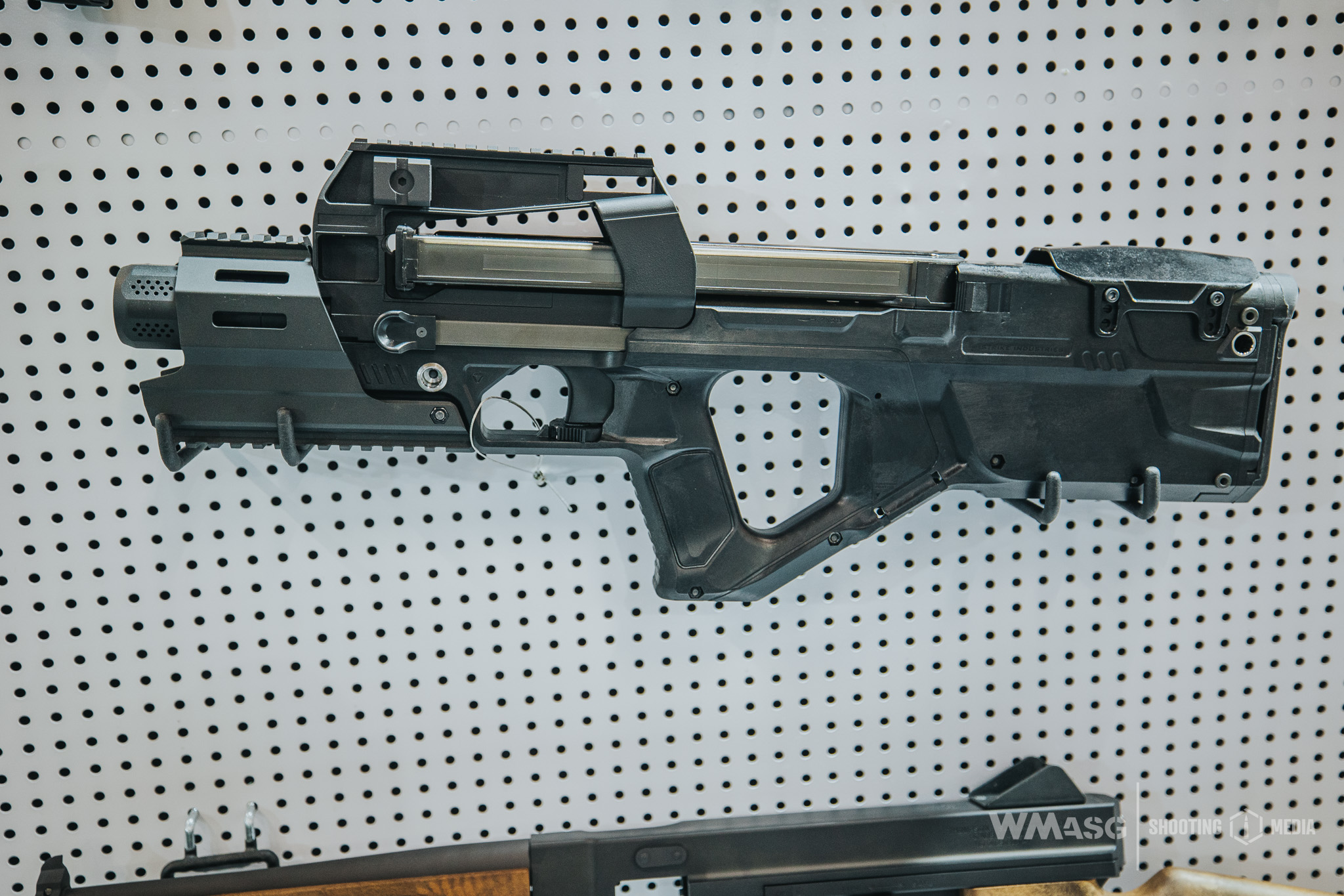 Wspólne stoisko AW Custom i WE Airsoft na targach IWA 2025