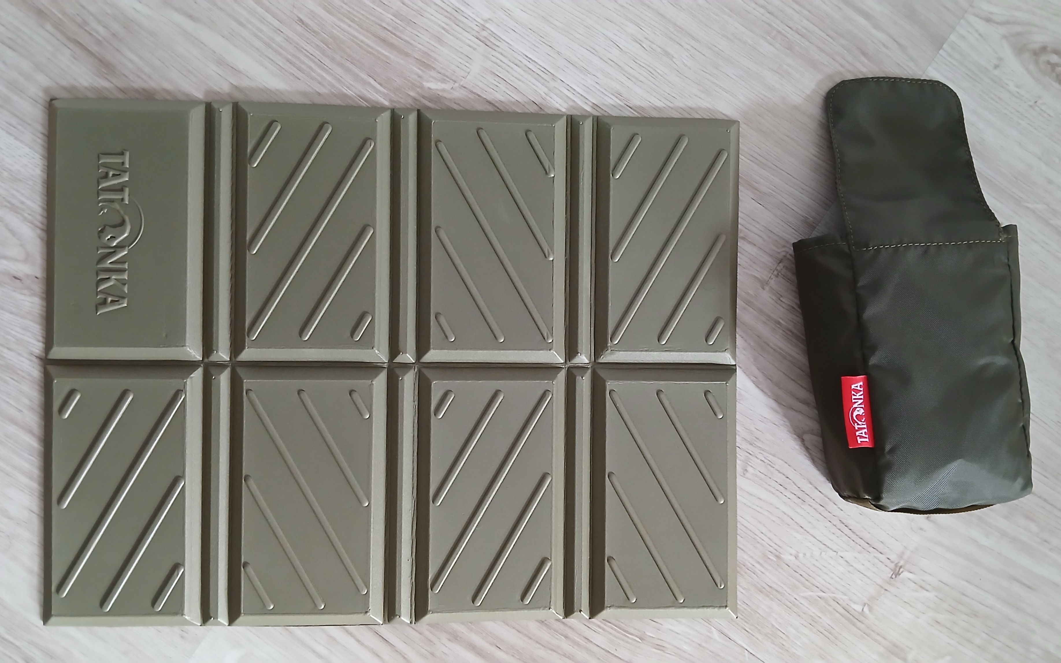 siedzisko turystyczne Tatonka Foldable Seat Mat olive 26x34 cm