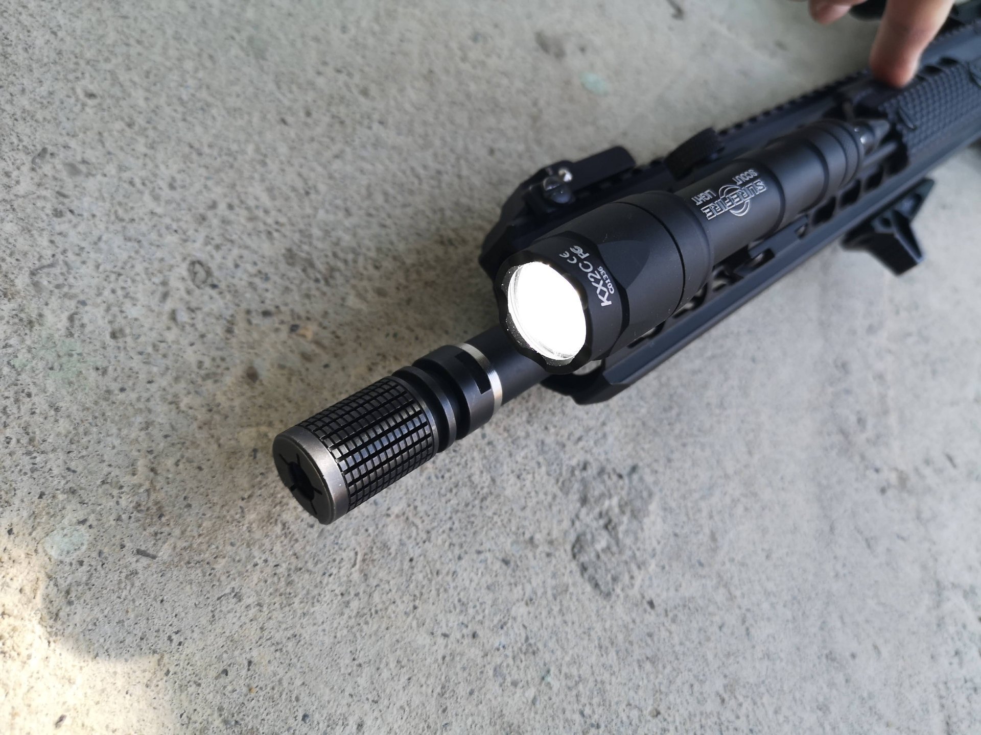 Latarka kopia SureFire M600 stan BDB