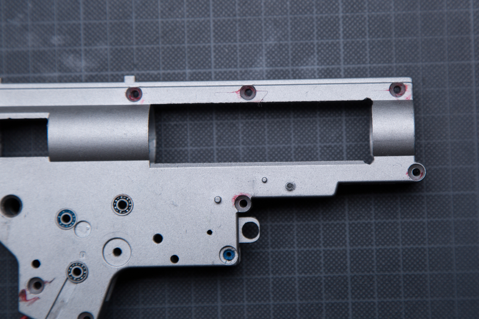 Cyma CM.098A - wewnątrz