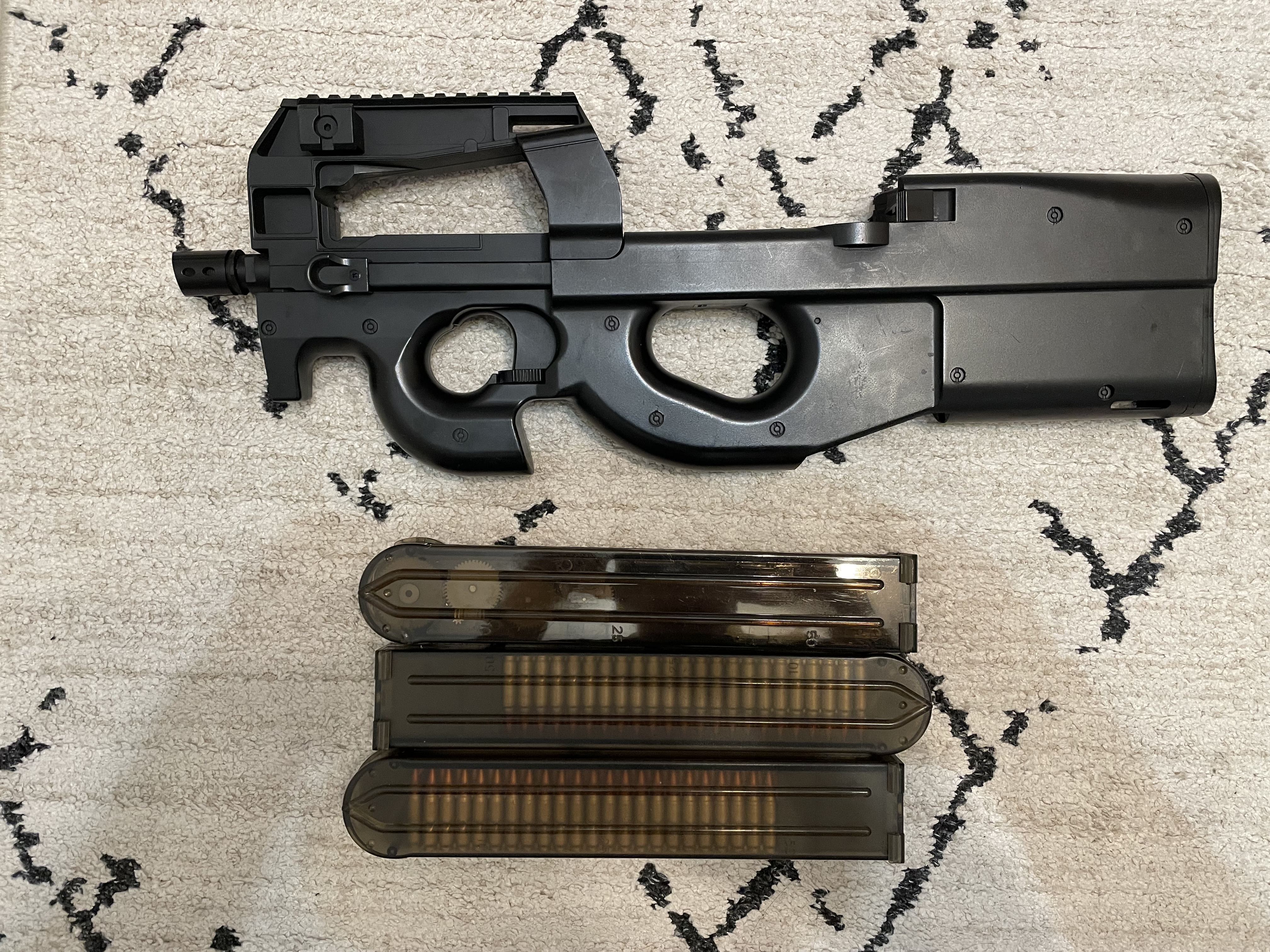 Sprzedam używaną replikę p90+ 2 magazynka