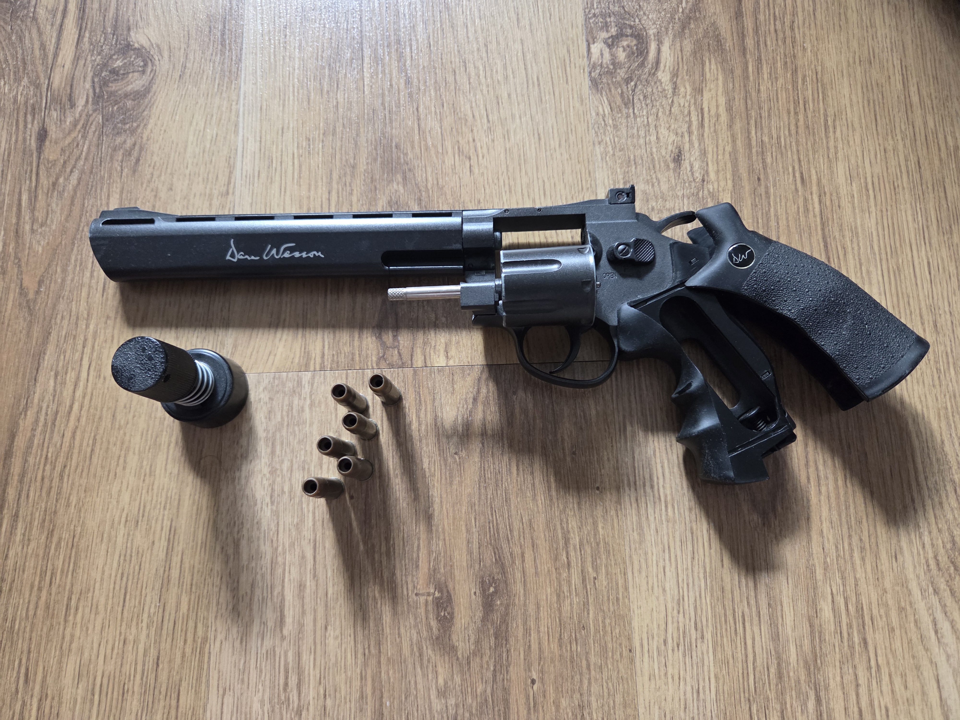 Dan Wesson i DE 50 Razem