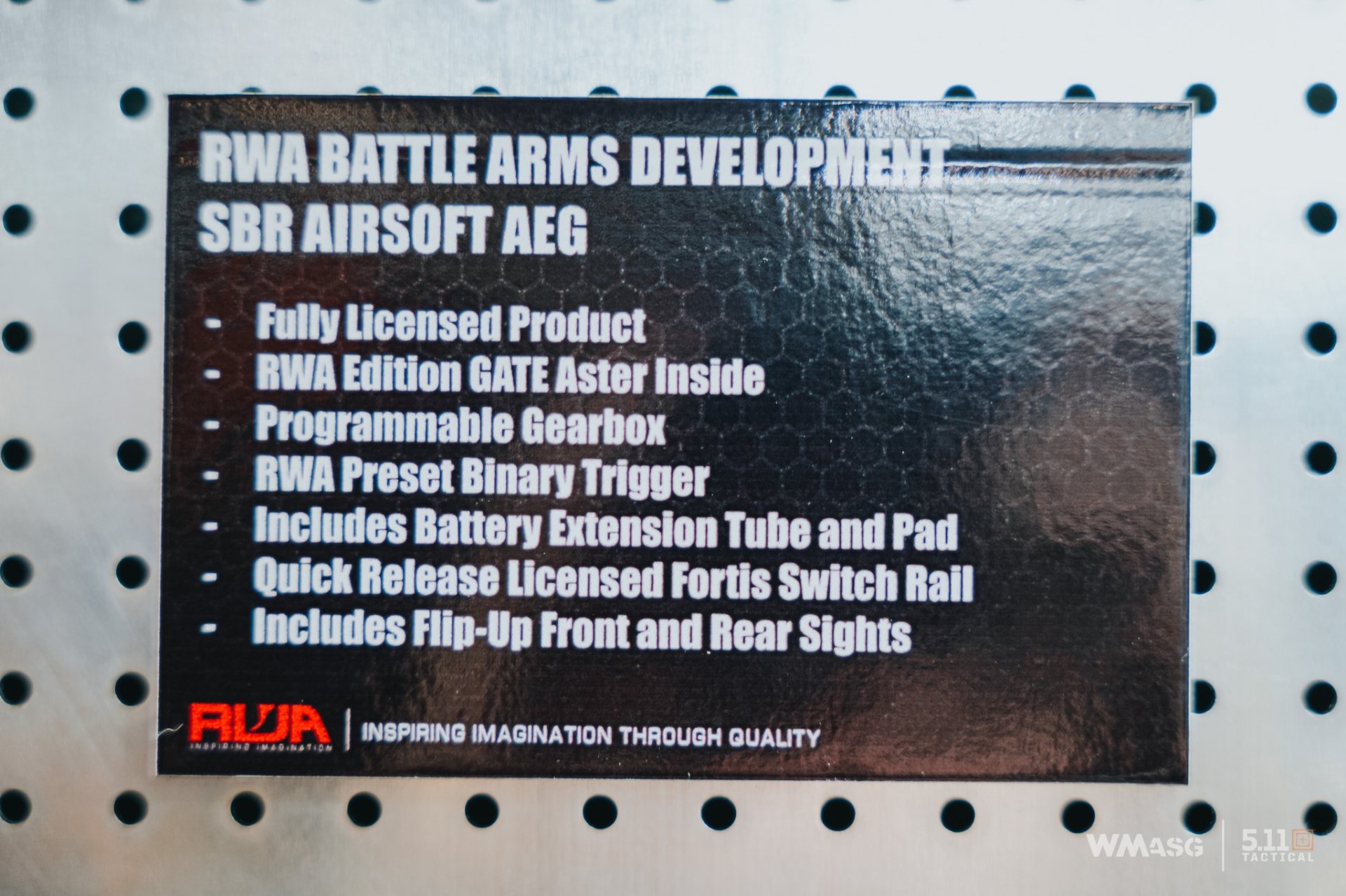 Red Wolf Airsoft z licencjonowanymi produktami własnej produkcji.