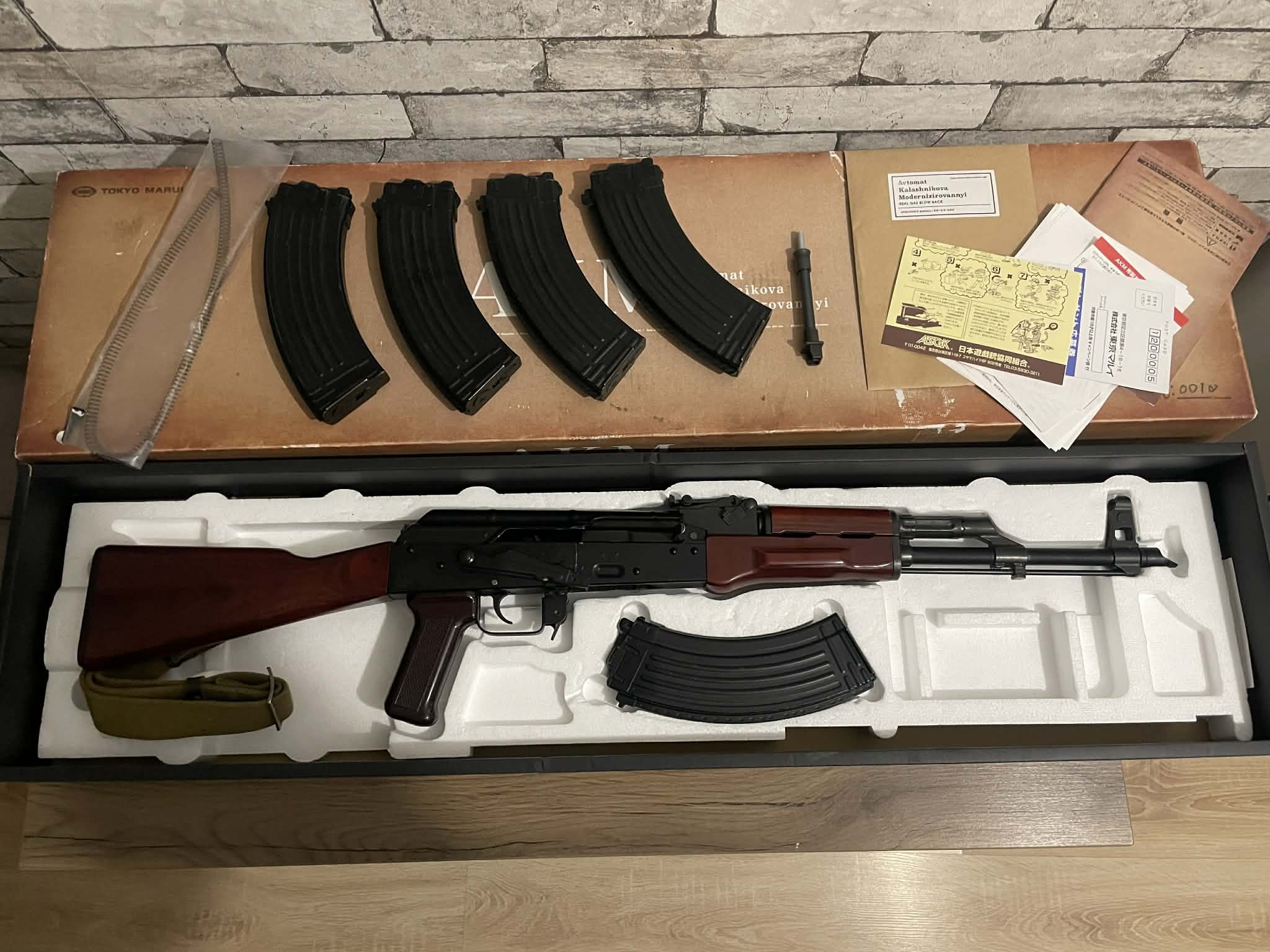 AKM GBB Tokyo Marui i 5 magazynków