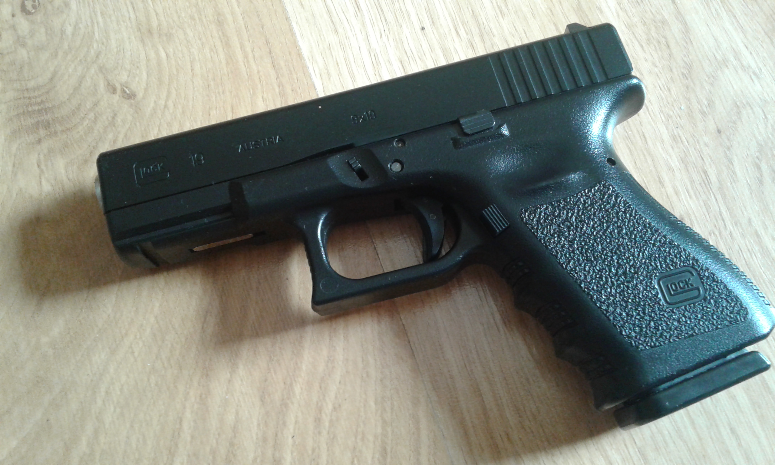 Glock 19 gen.3, G19, Tokyo Marui, Lufa Nine Ball non-recoil