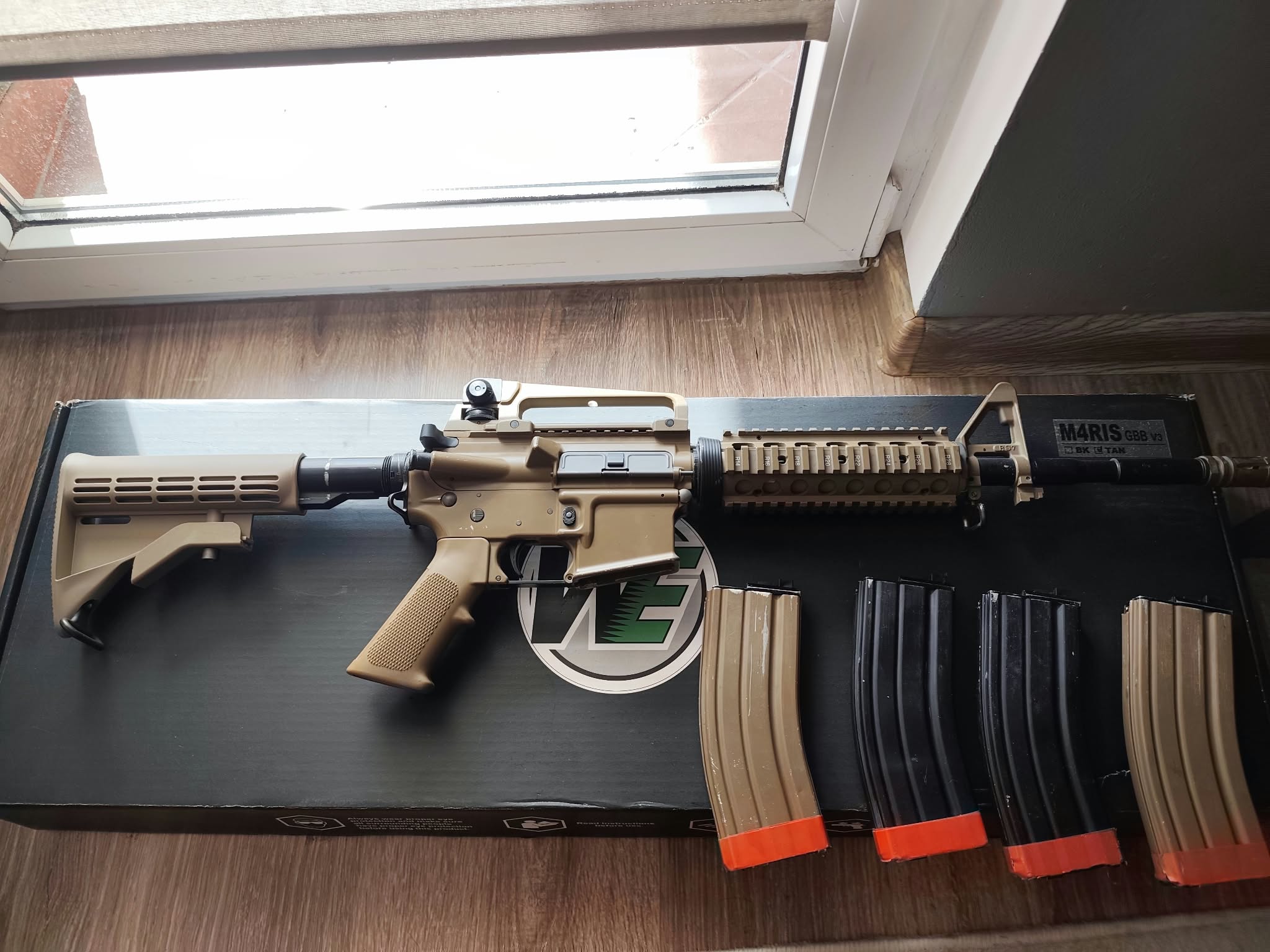 WE M4A1 RIS gbbr + 4 magazynki