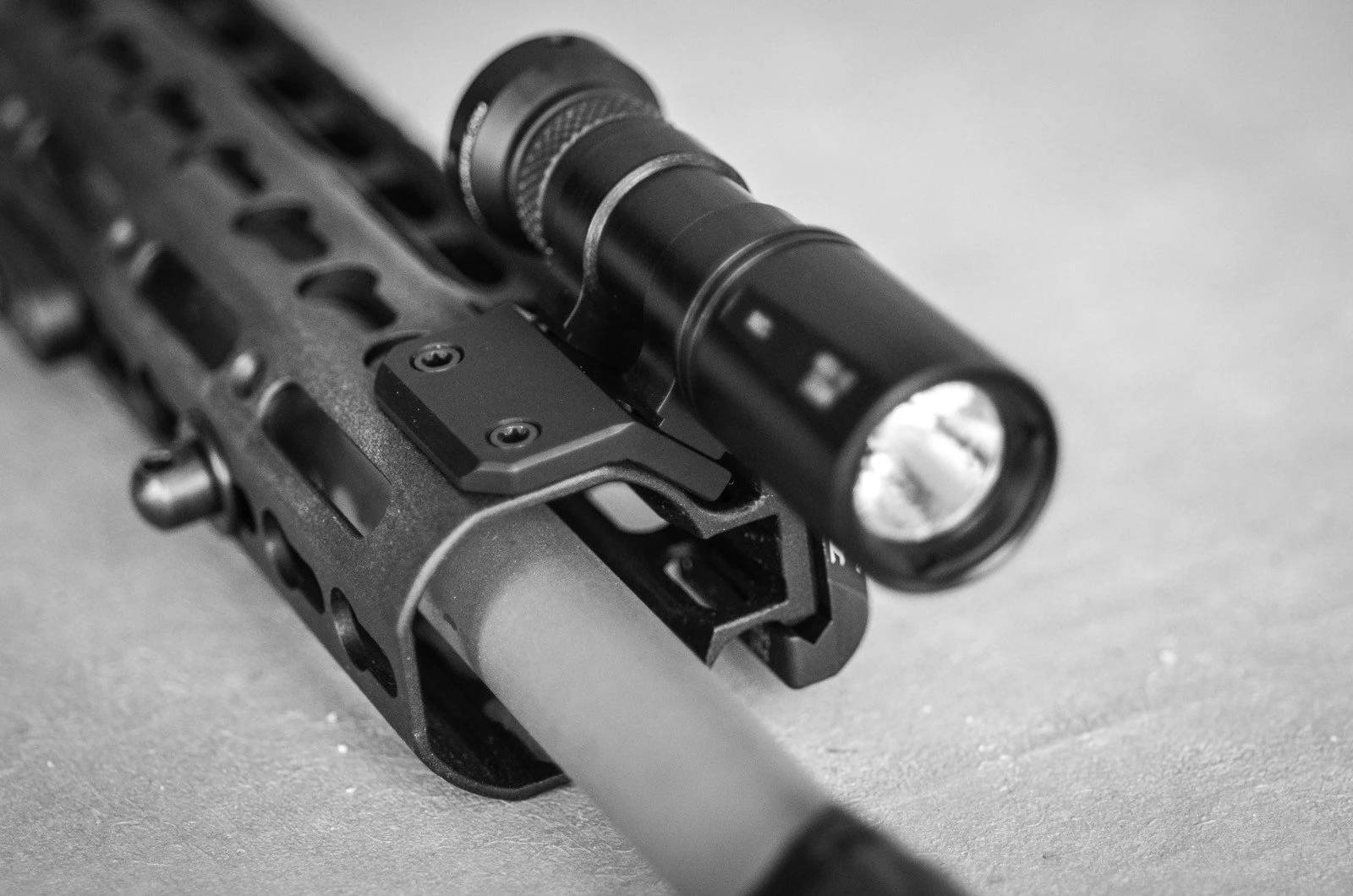 [K] Kupię montaż skośny M-LOK do latarki SureFire