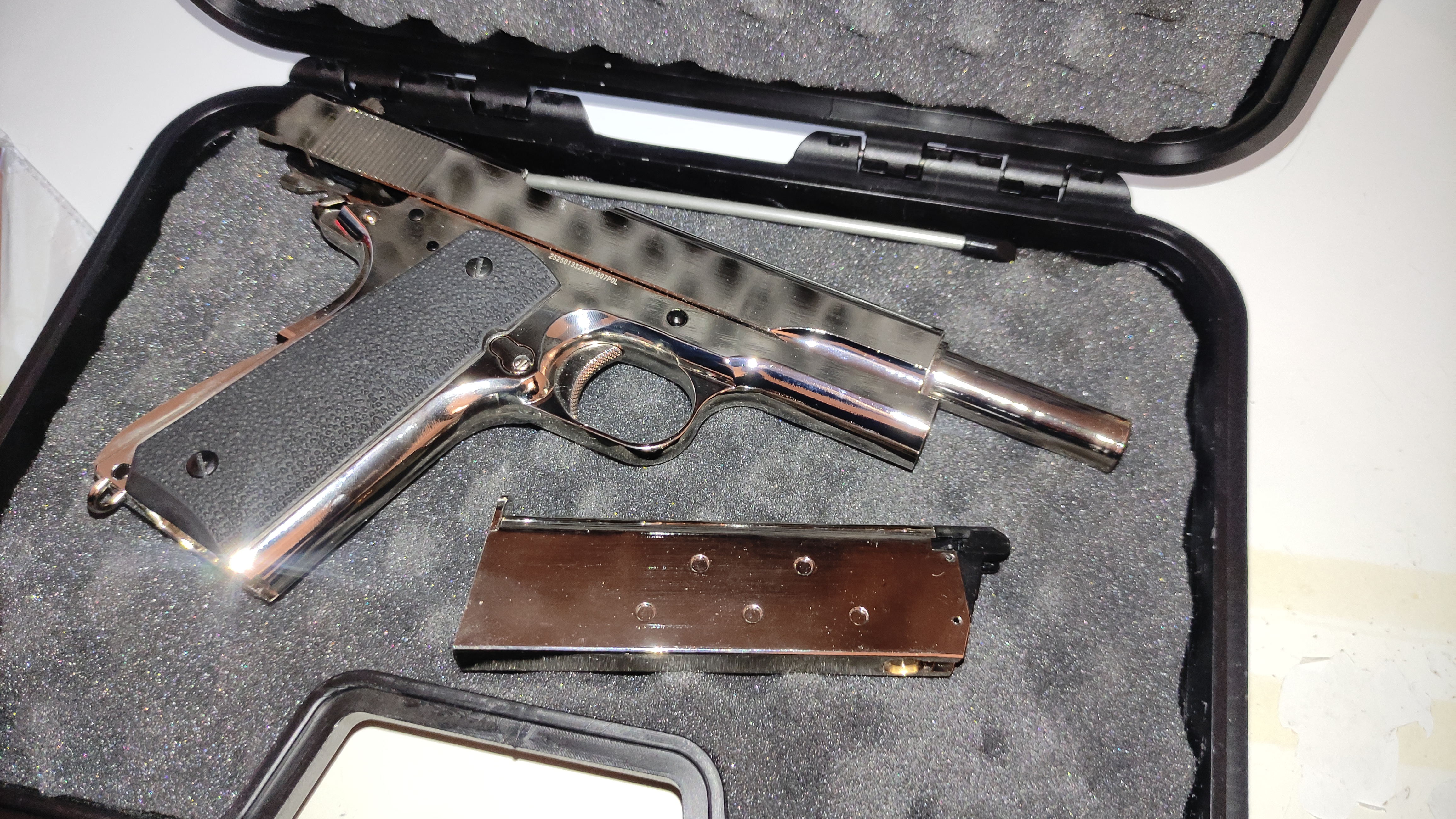 Silver Colt 1911 (Golden Eagle) + dodatki