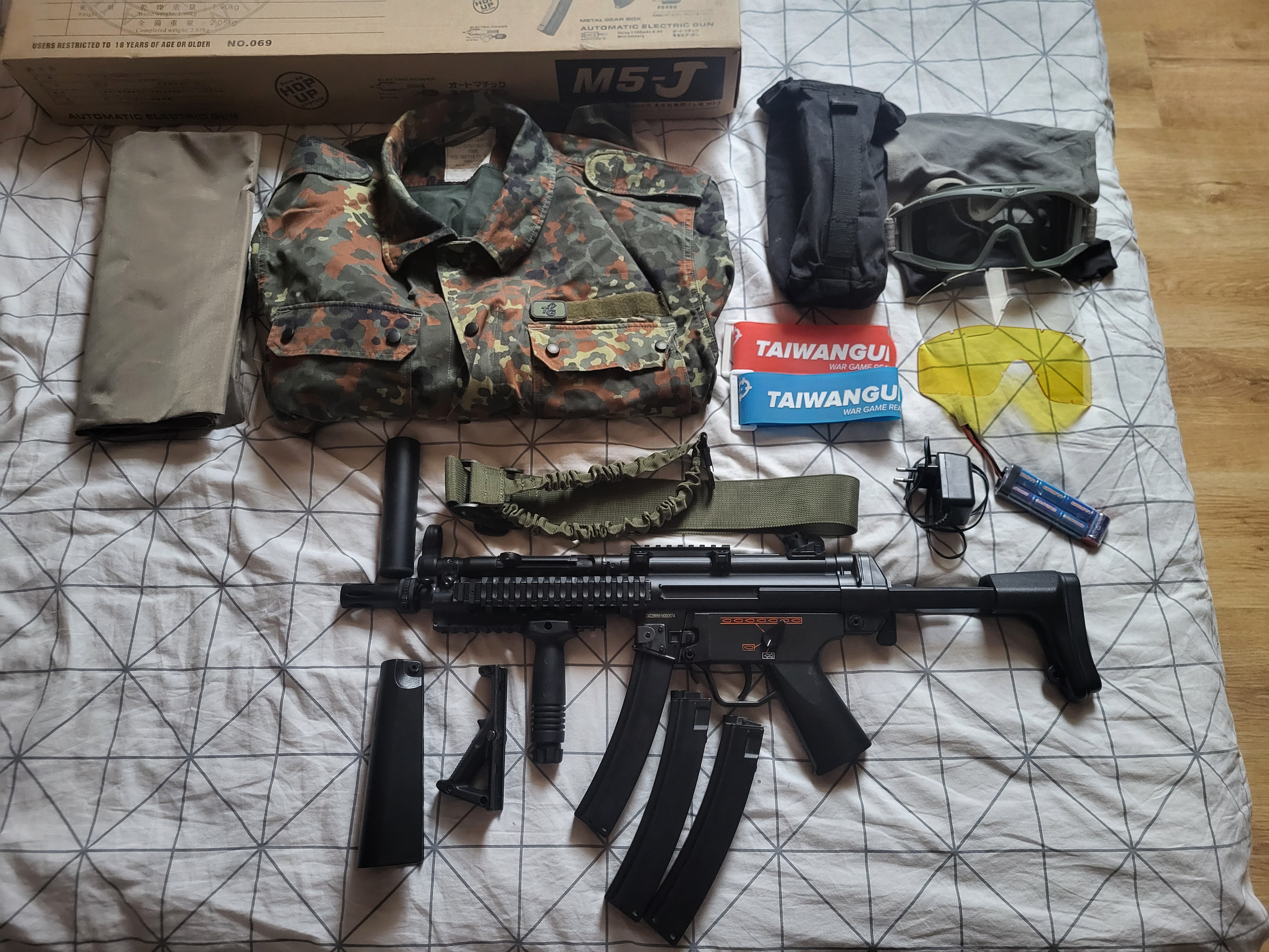 Sprzęt do Airsoft początkującego, Replika MP5, dodatki, mundur, gogle