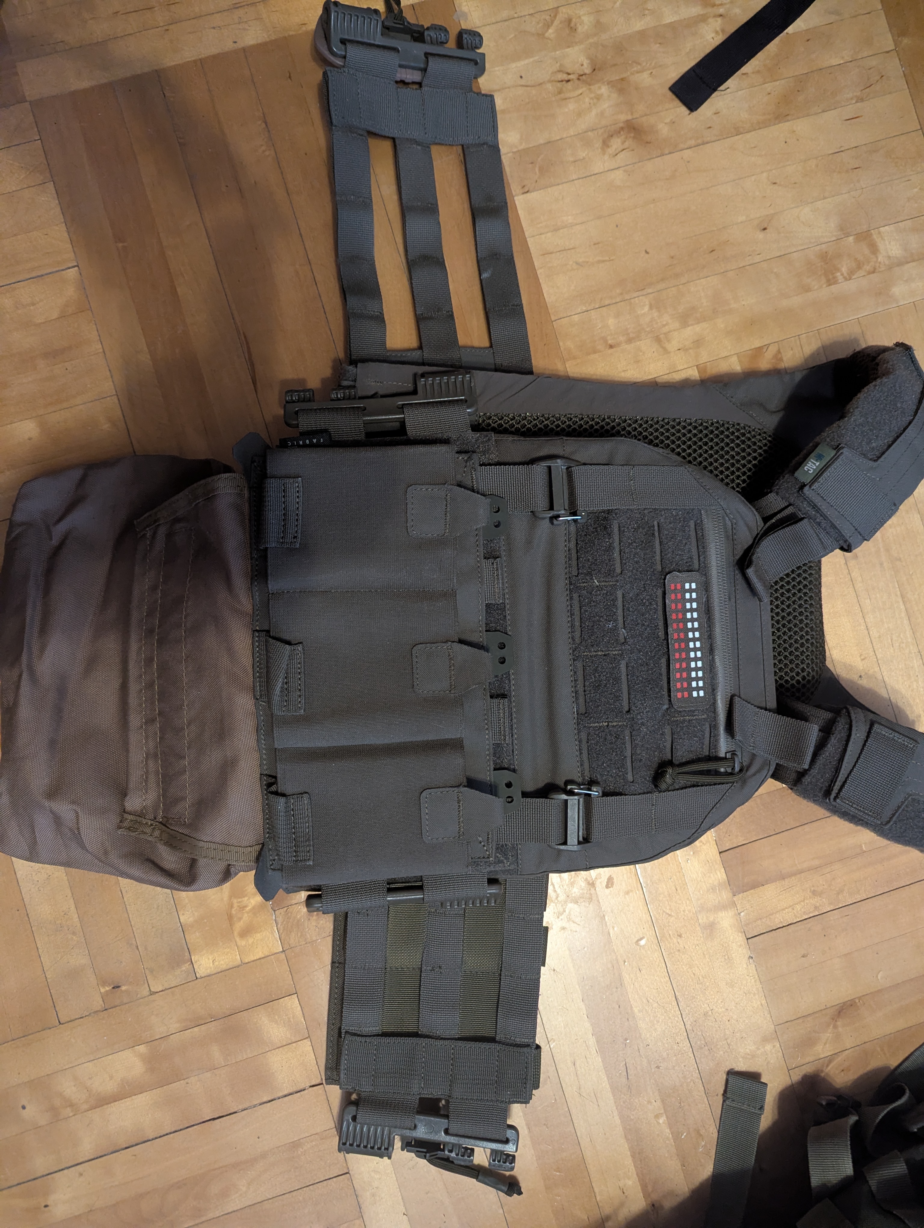 Kamizelka M-tac Cuirass QRS, Ranger green. Płyty SAPi Templars Gear