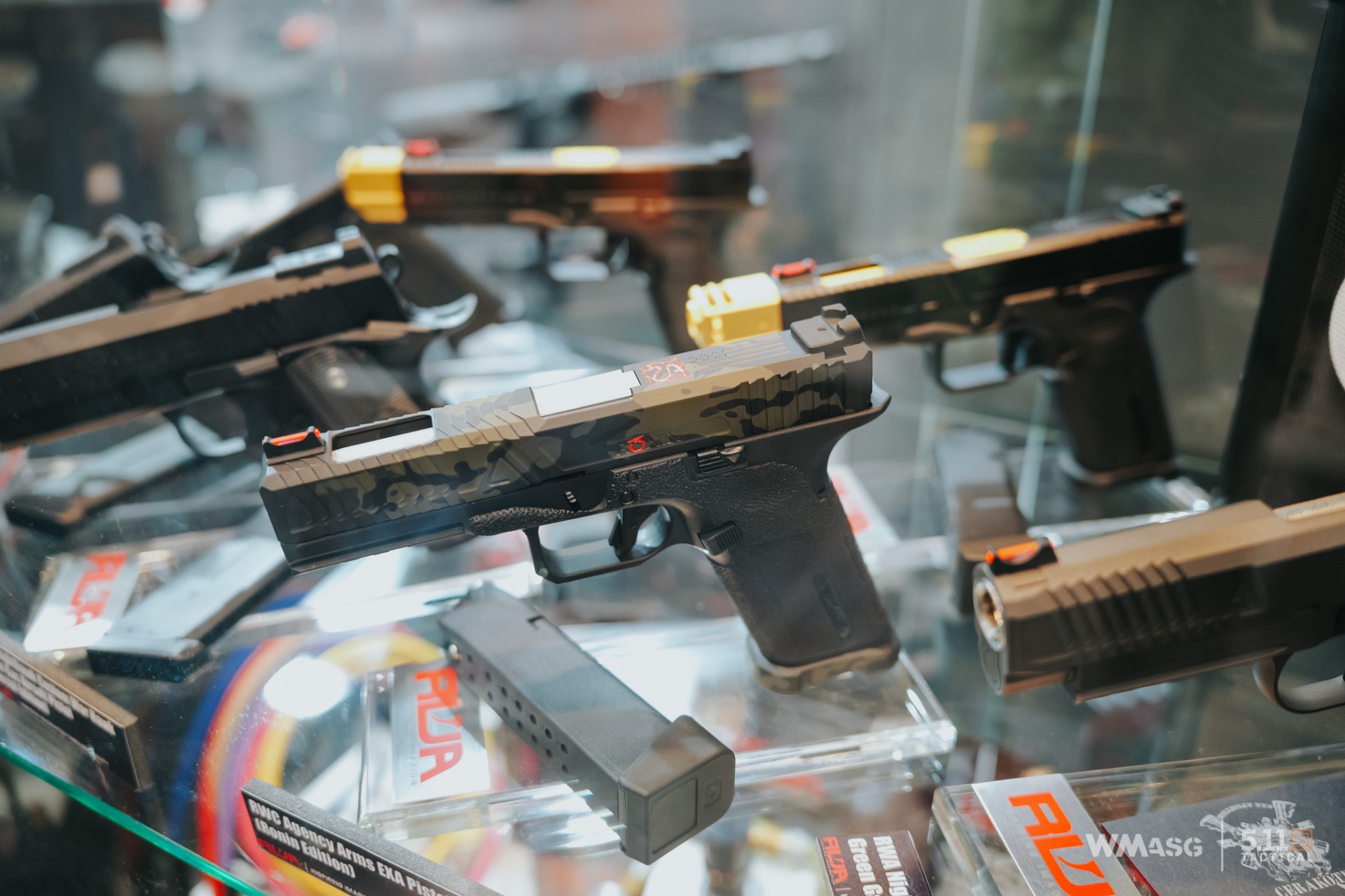 Red Wolf Airsoft z licencjonowanymi produktami własnej produkcji.