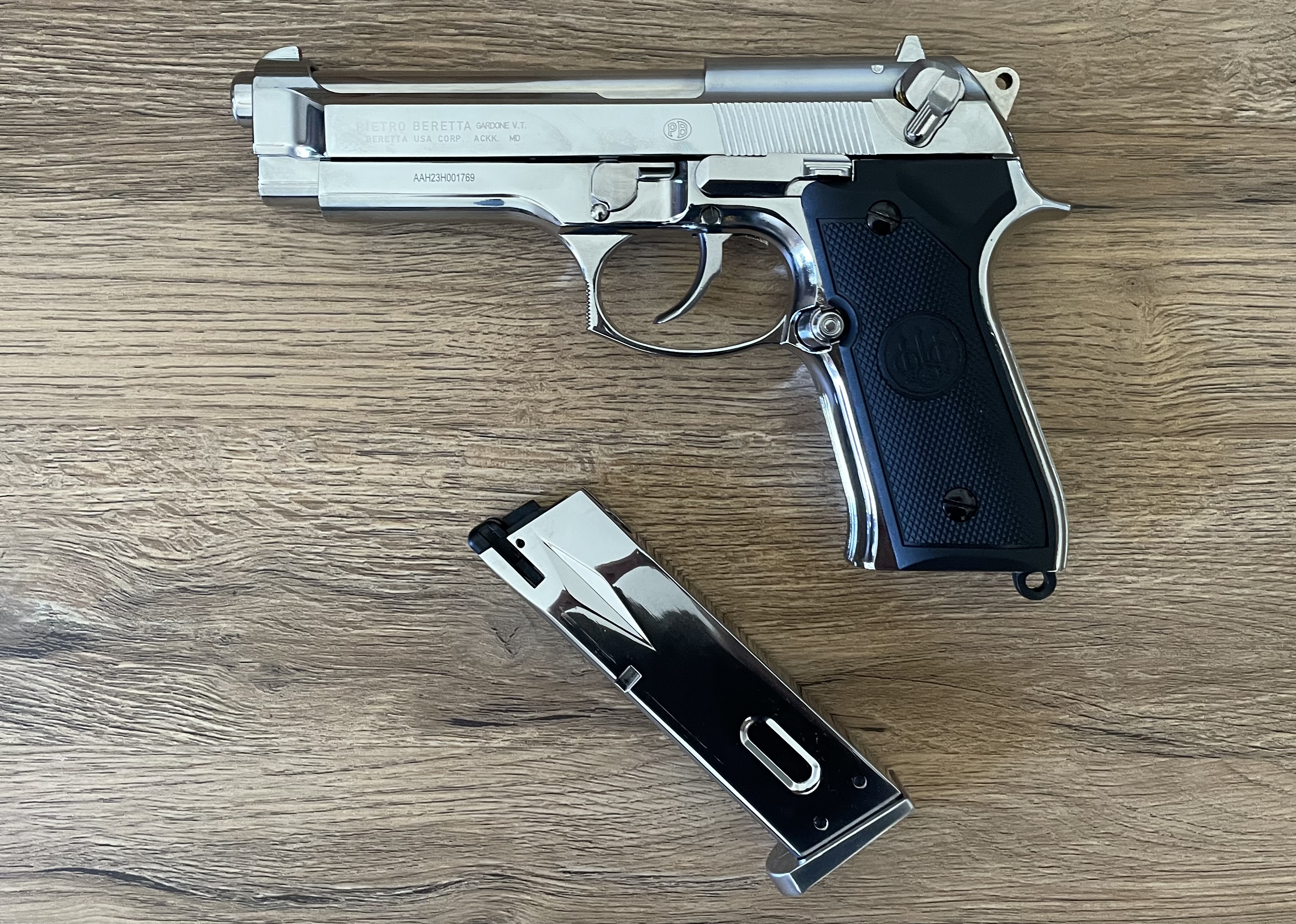 Srebna Beretta