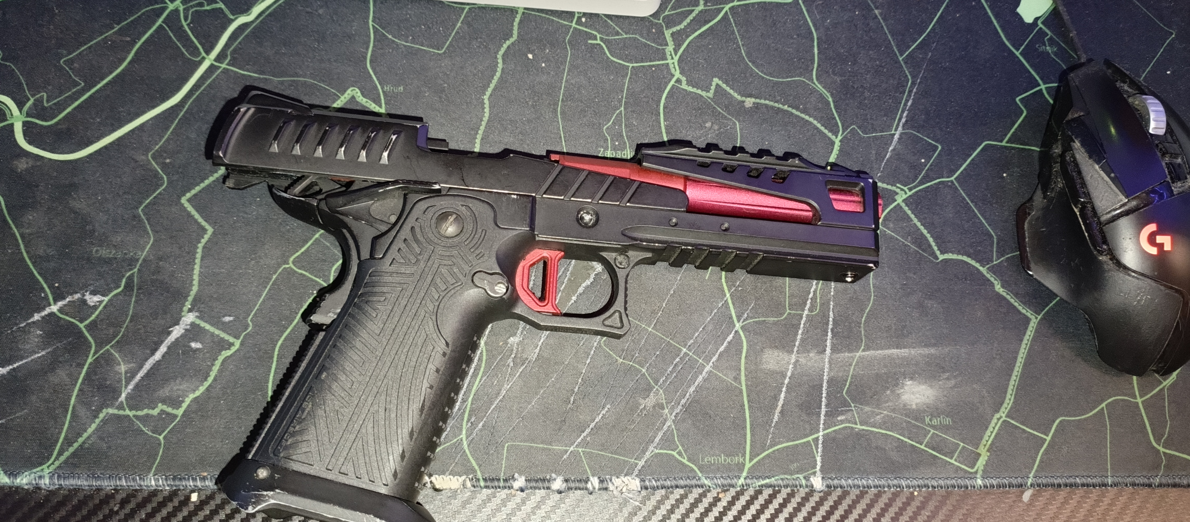 ICS Hi-capa carnotaurus + 2 magazynki CO2+ naboje CO2