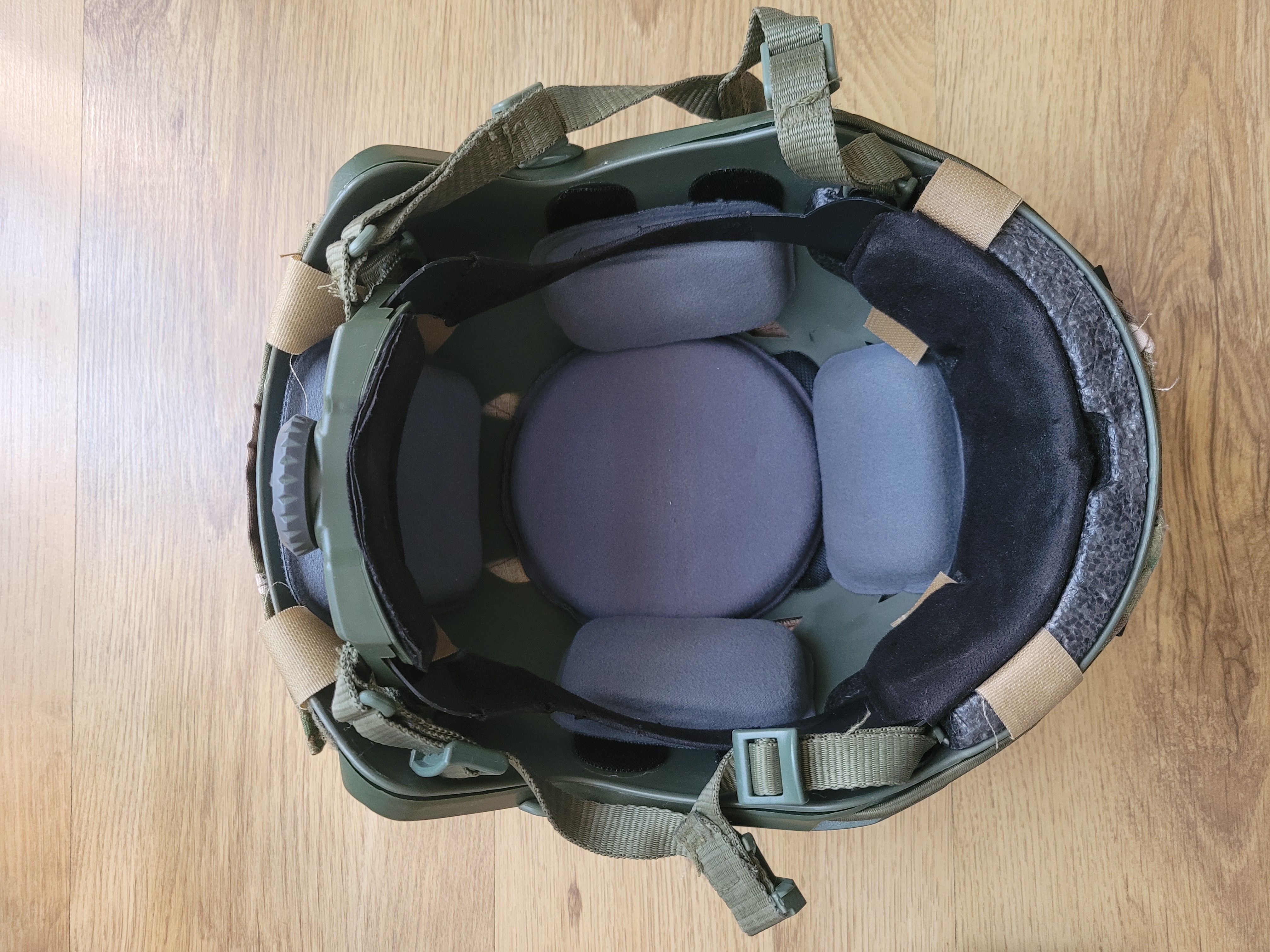 hełm ultimate tactical