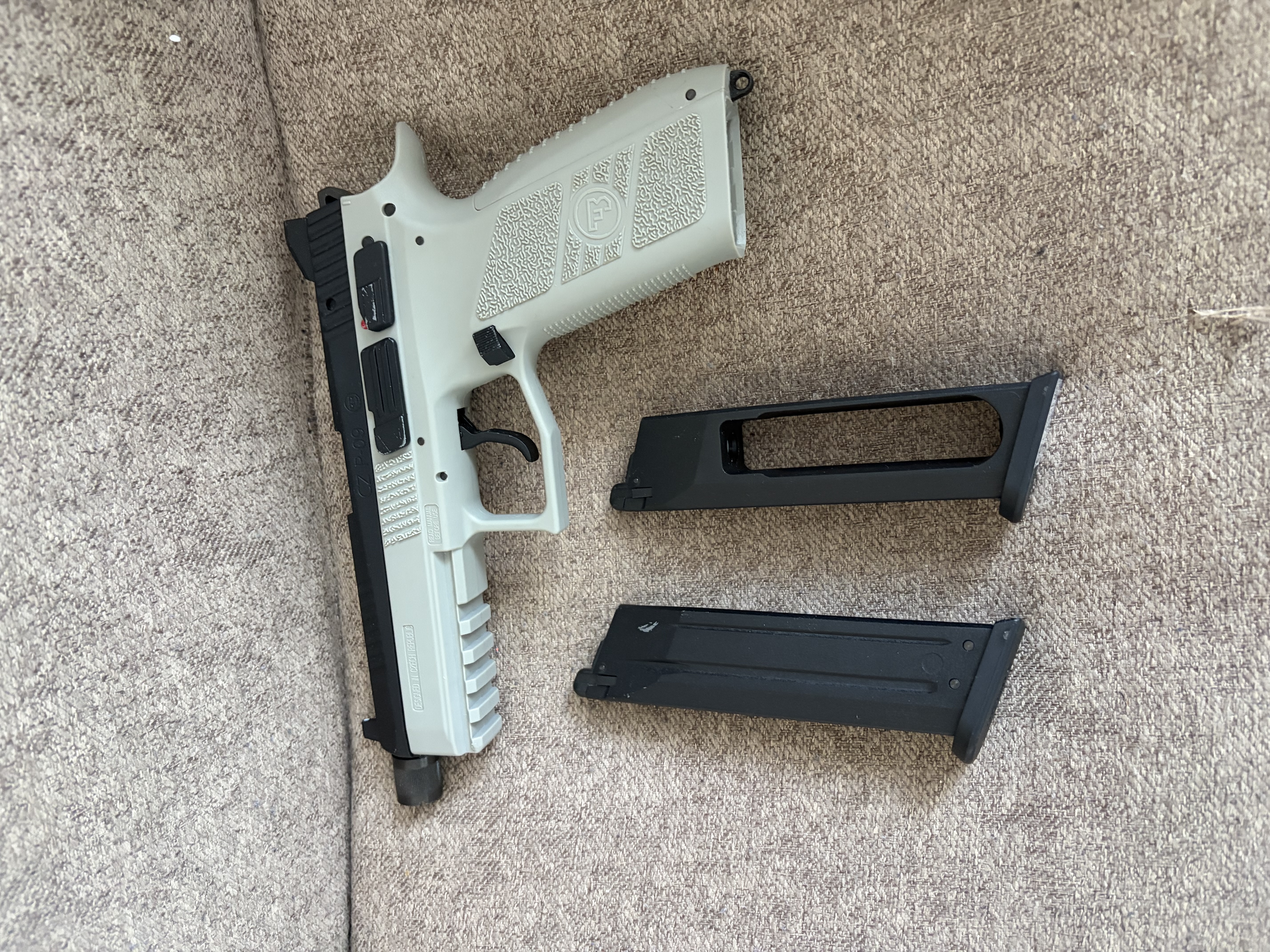 Replika CZ P-09 używana