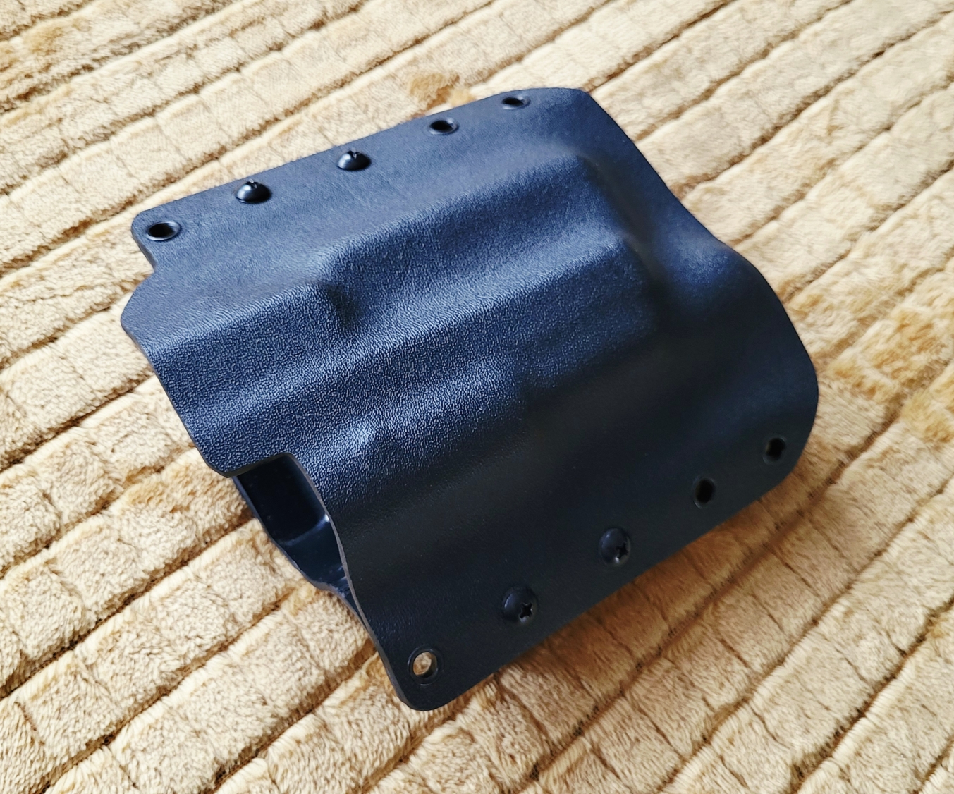 !LICYTACJA BEZ CENY MINIMALNEJ! KABURA TAKTYCZNA NA PAS – GLOCK 17 + LATARKA SUREFIRE X300