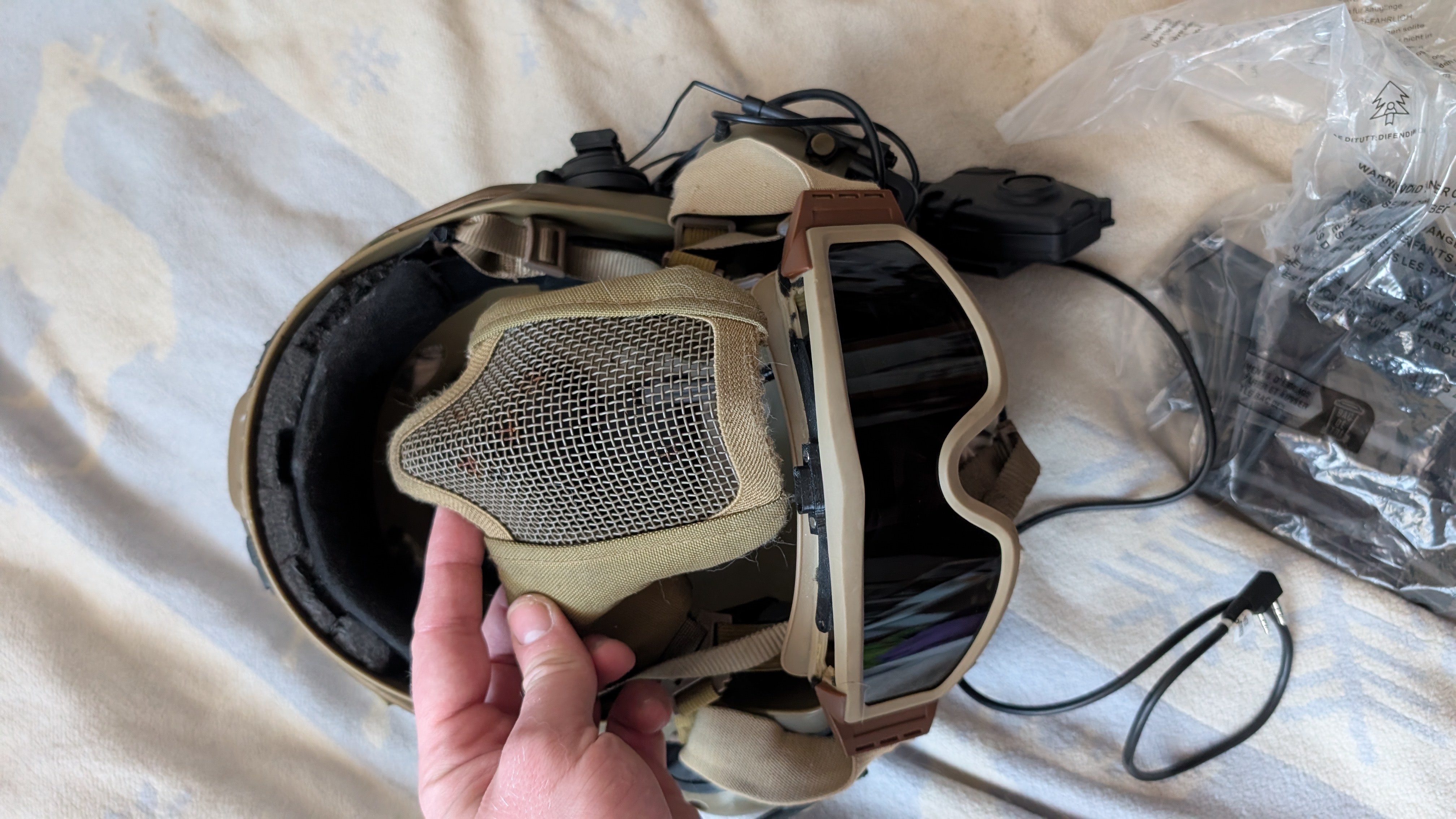 Hełm + Antyfog, gogle, pokrowiec, słuchawki, PTT, stalker, multicam