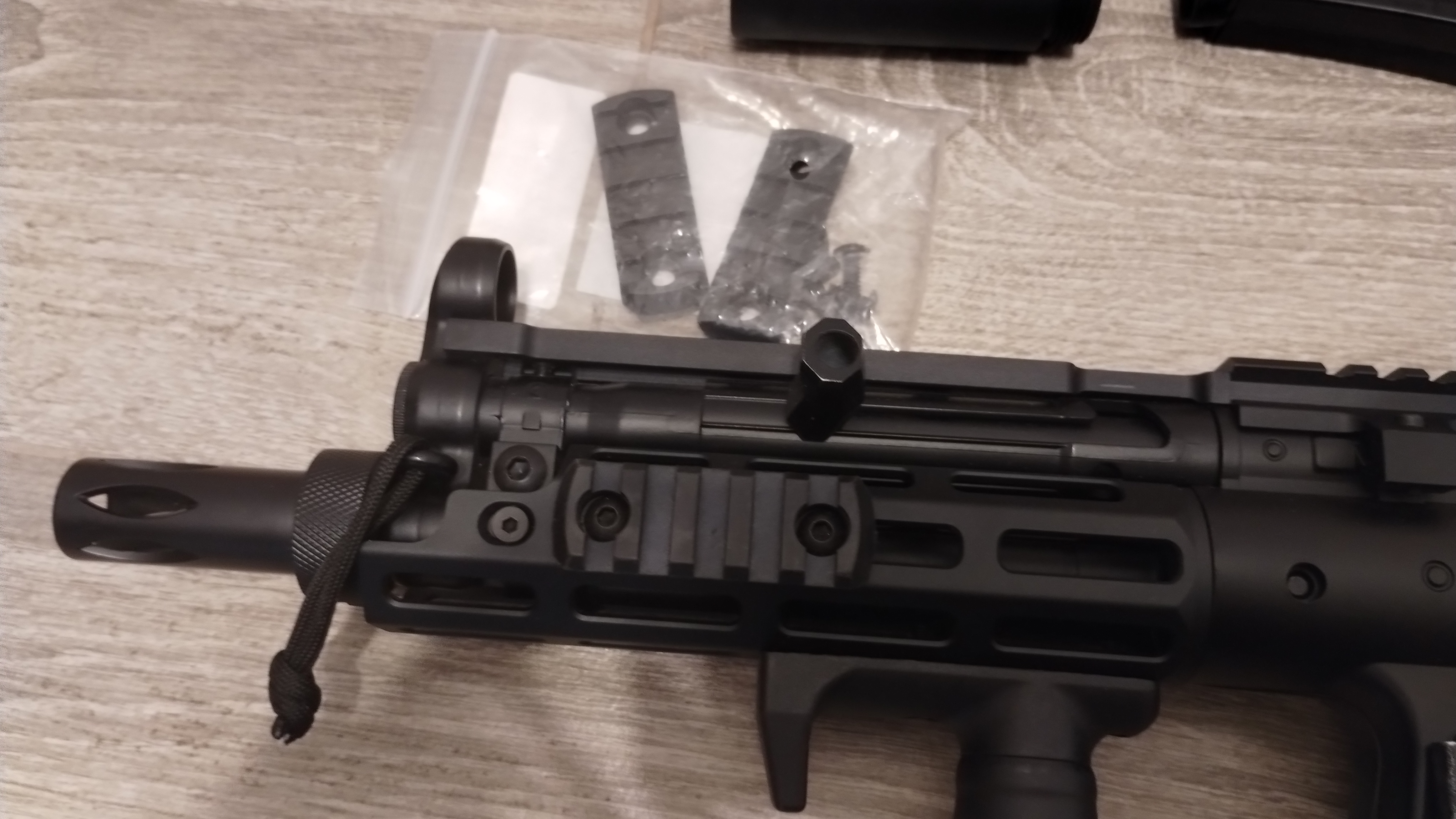 CM.041G - MP5 mało używane + akcesoria