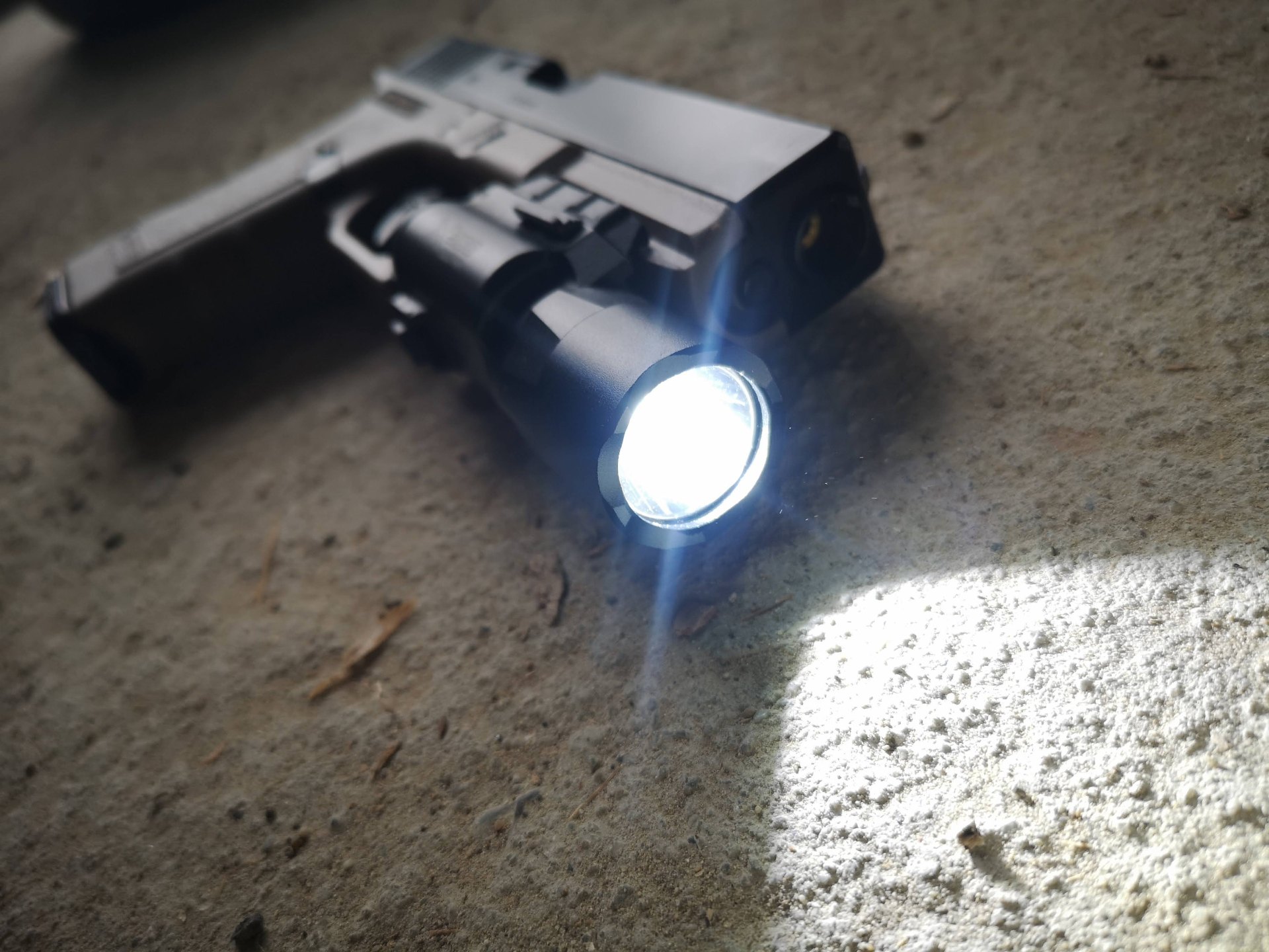 Latarka SureFire X300U jak nowa