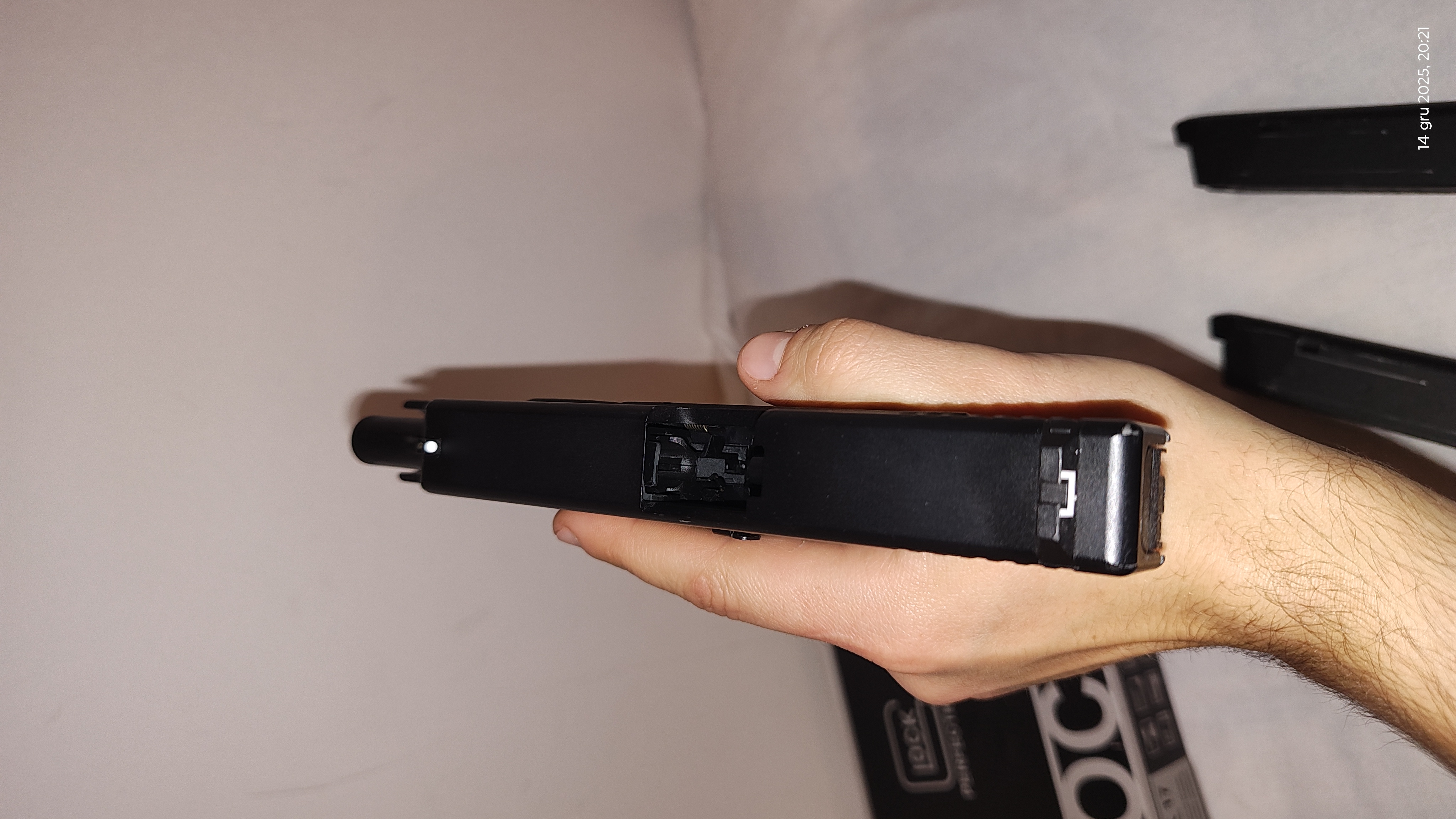 Glock 17 gen4 AIRSOFT GUN + 2mag + gaz + kulki.