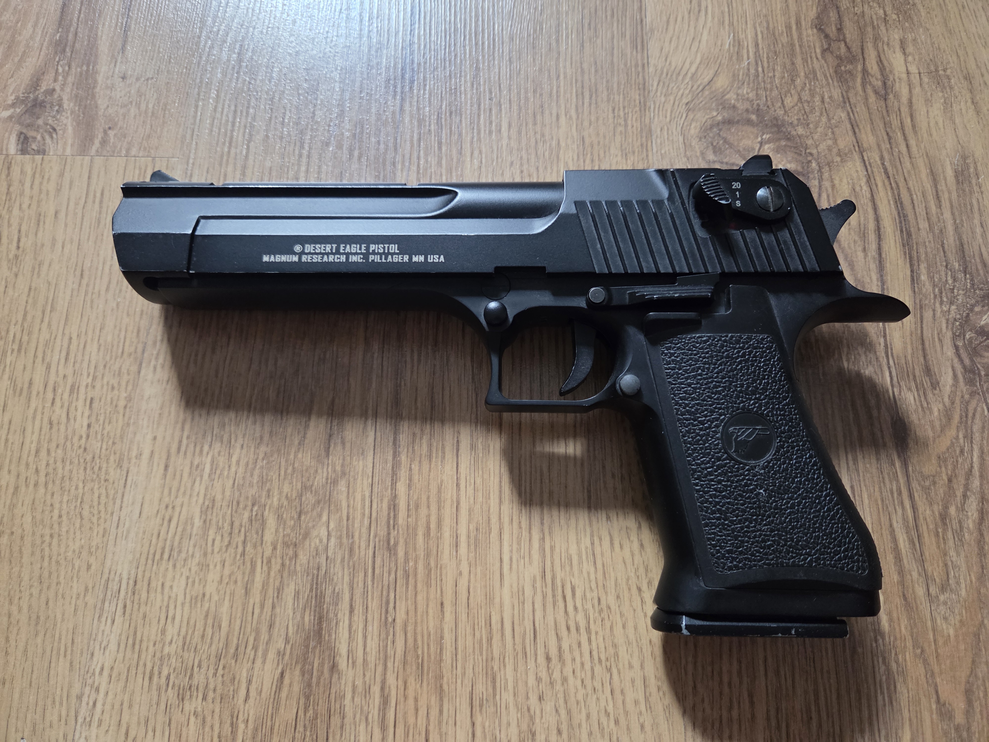 Dan Wesson i DE 50 Razem