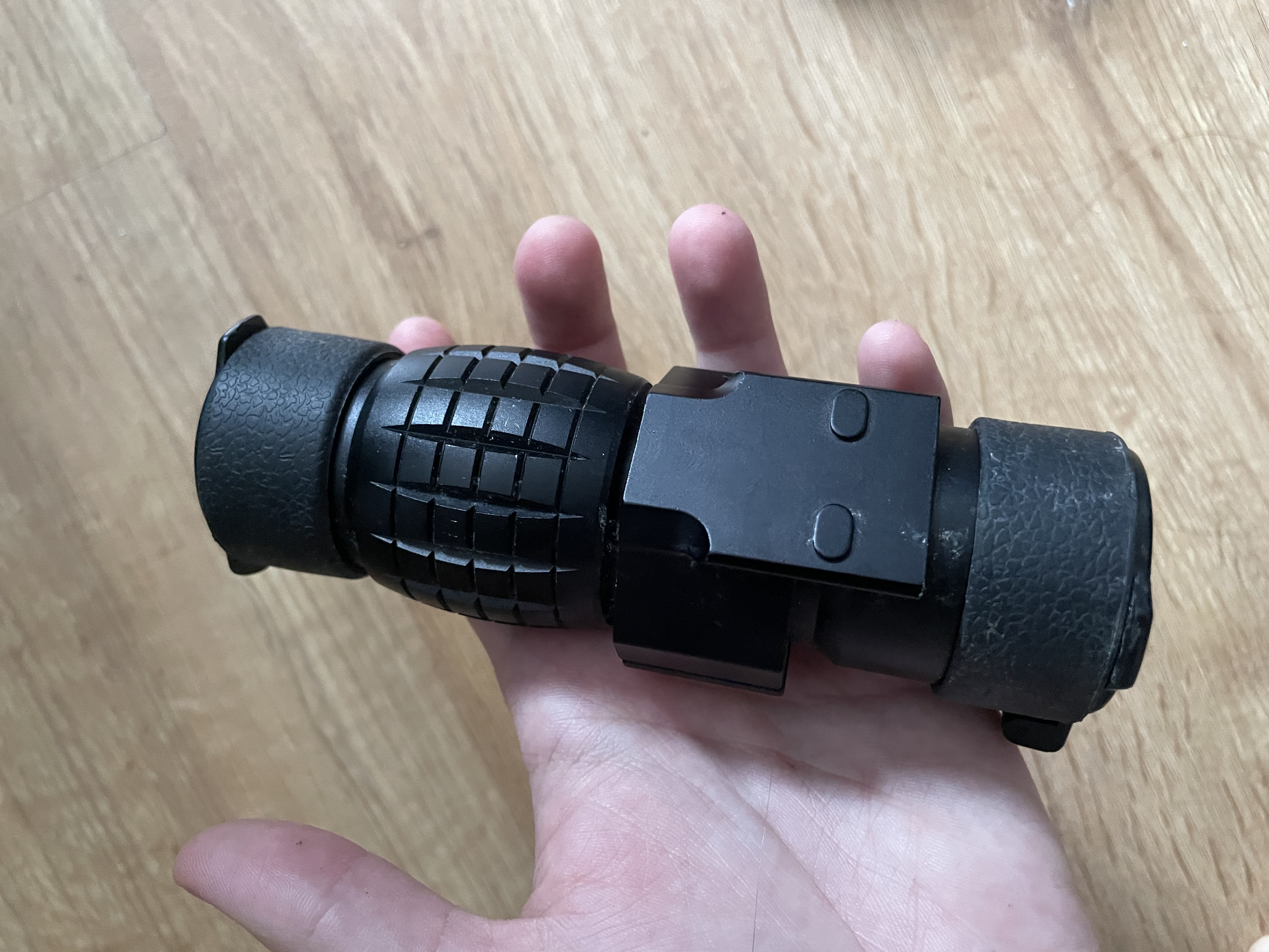 Magnifier 3x Theta Optics - Powiększalnik z montażem i osłonami flip-up