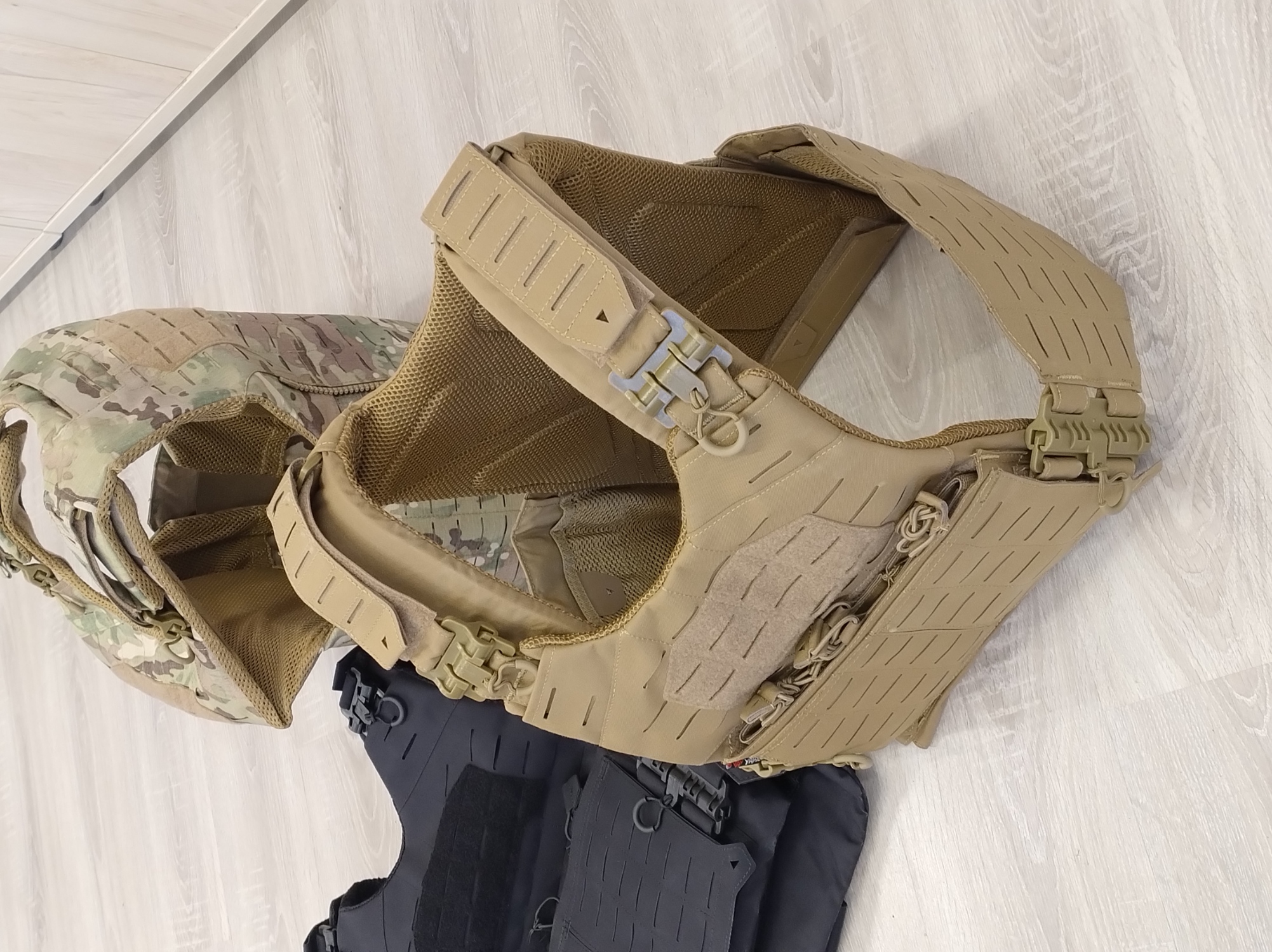 Kamizelka taktyczna Plate Carrier MOLLE - różne modele, hurt od 10 szt.