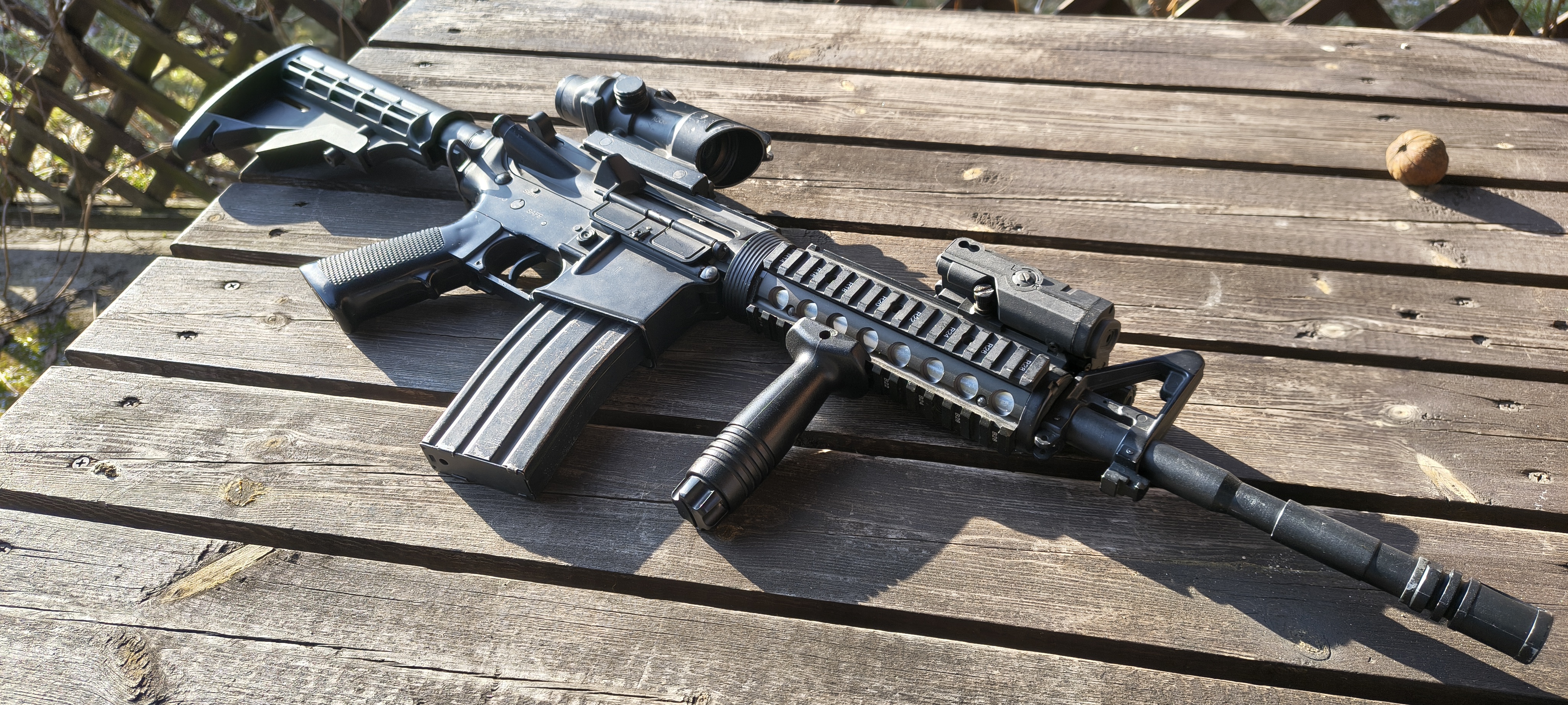 M4 P&J z oznaczeniami + luneta ACOG+ PEQ