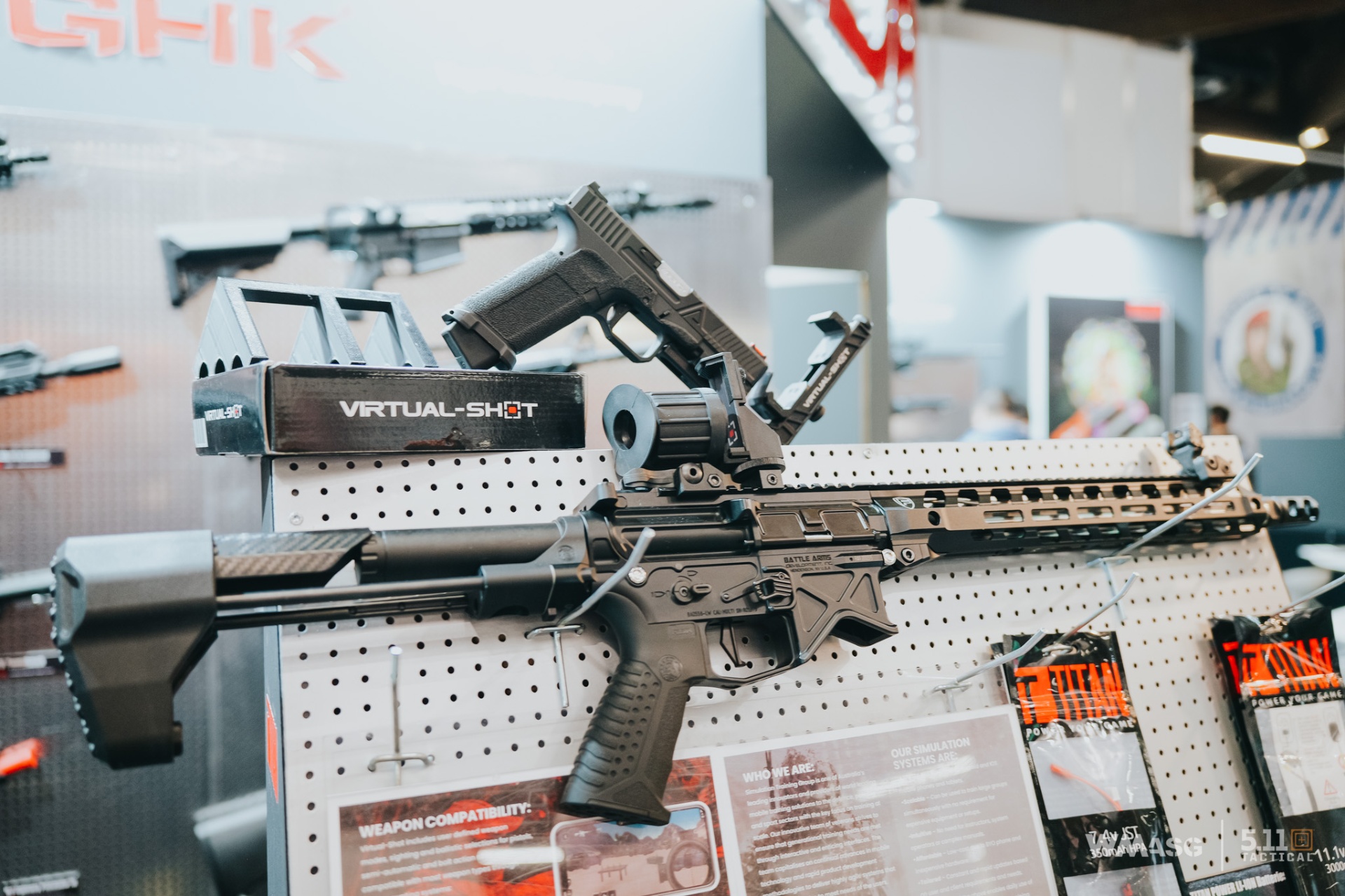 Red Wolf Airsoft z licencjonowanymi produktami własnej produkcji.