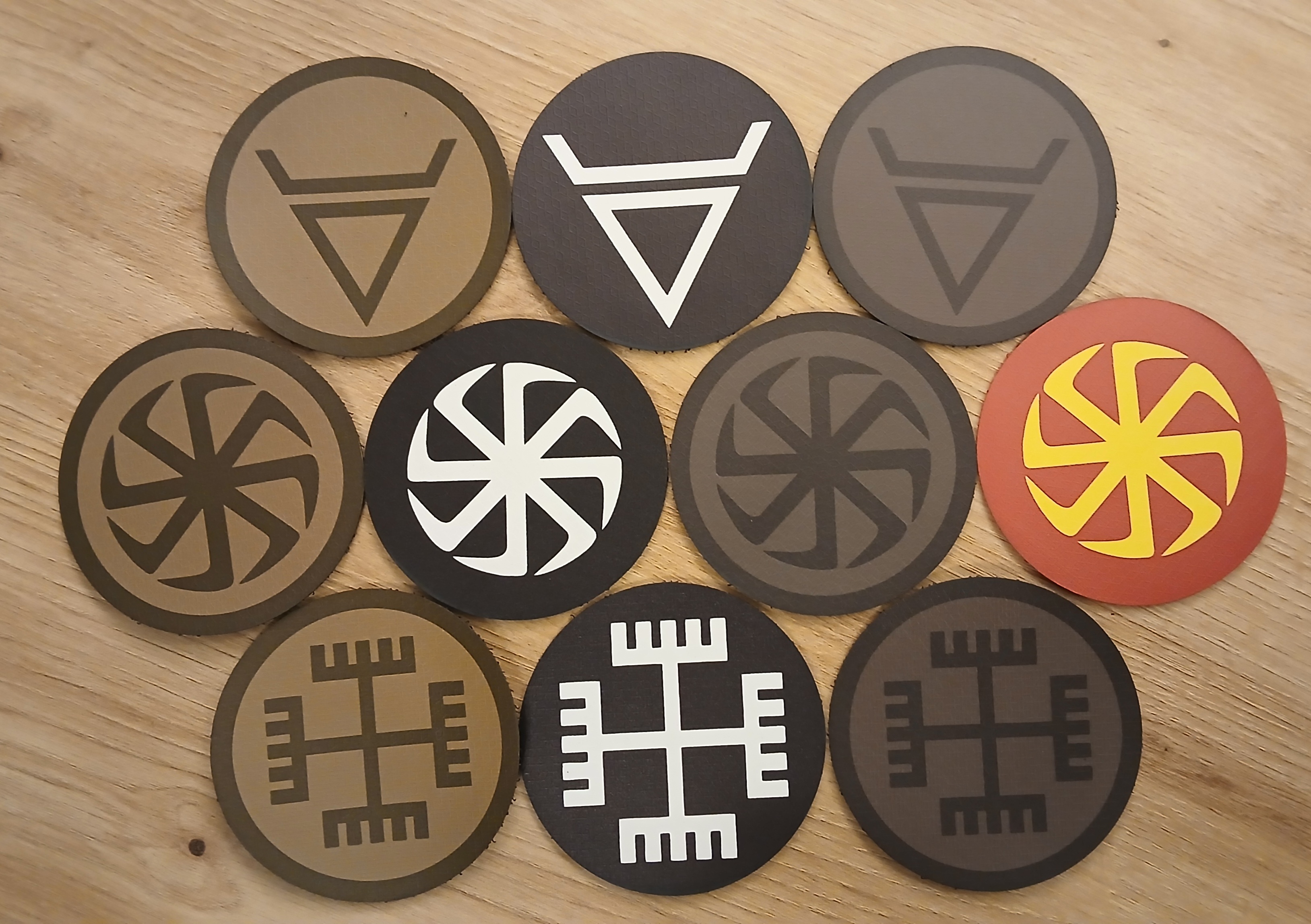 Narzepki/naszywki okrągłe o średnicy 8 cm z symbolami słowiańskimi